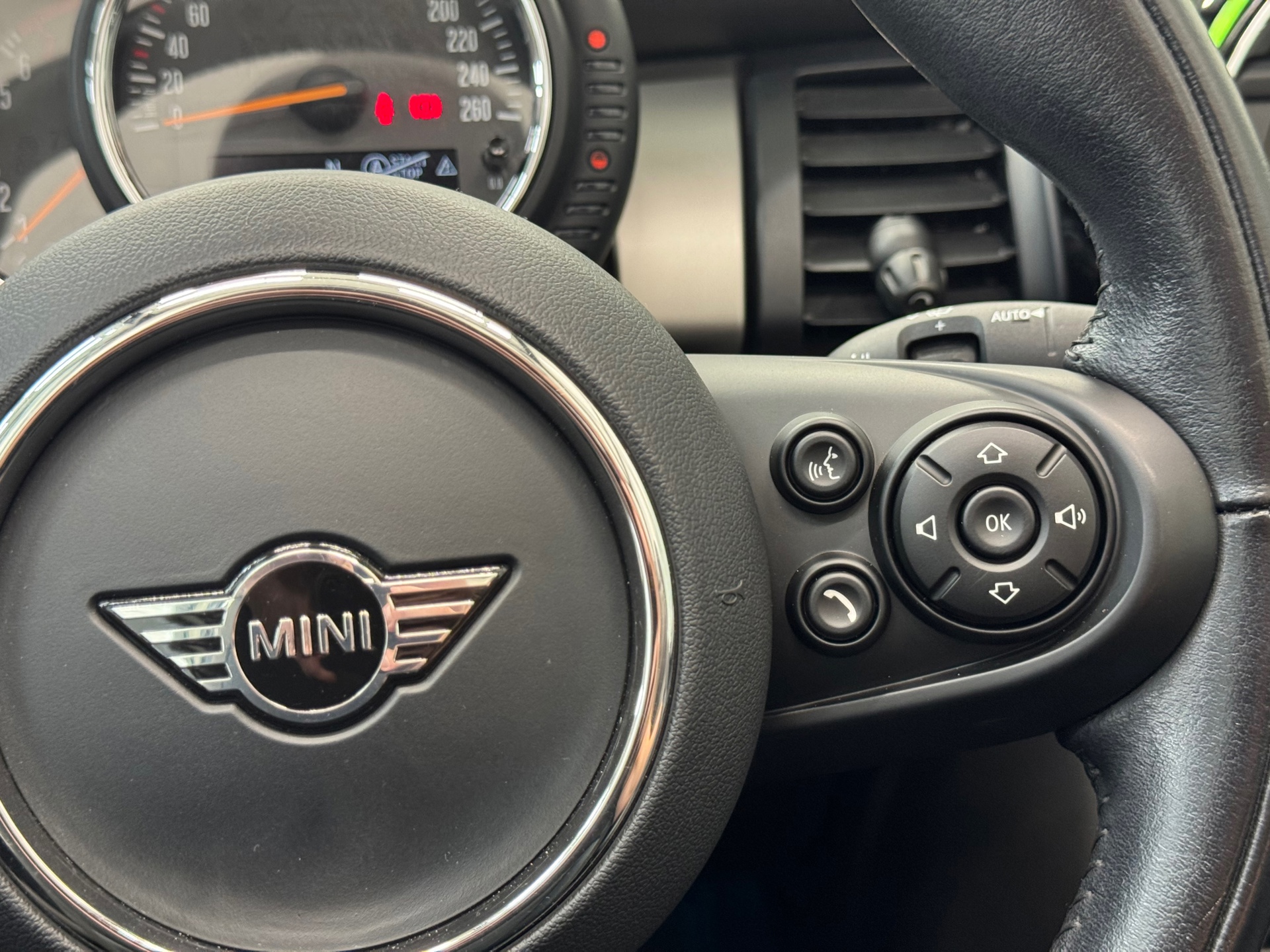 Mini Cabrio 2.0 Cooper S Chili Serious Business (2016), foto 30
