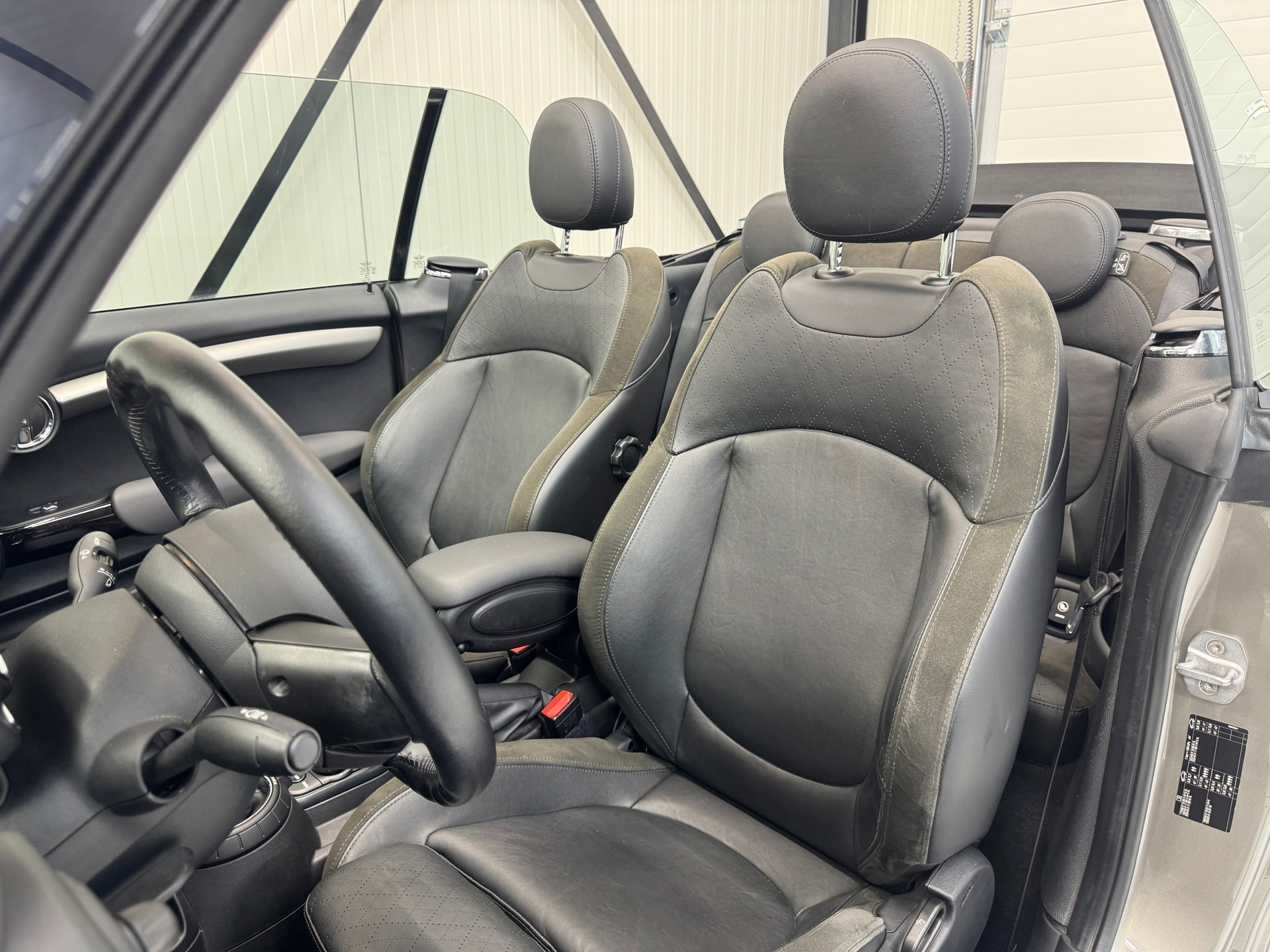 Mini Cabrio 2.0 Cooper S Chili Serious Business (2016), foto 31