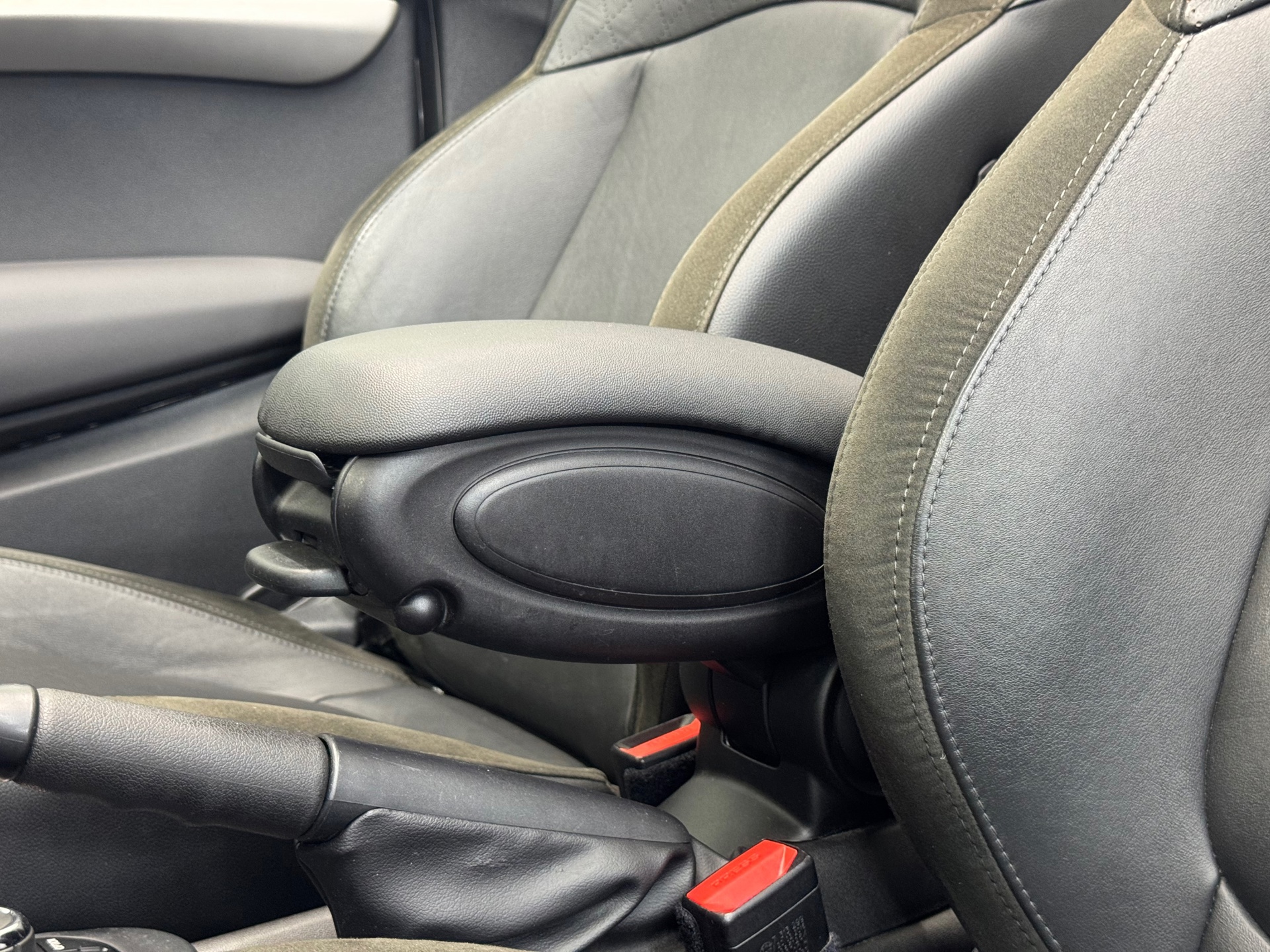 Mini Cabrio 2.0 Cooper S Chili Serious Business (2016), foto 34