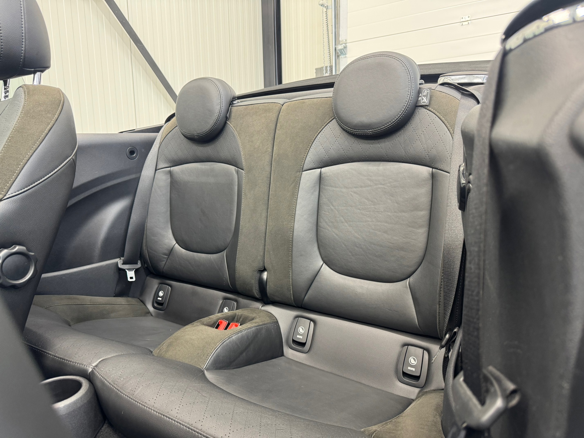 Mini Cabrio 2.0 Cooper S Chili Serious Business (2016), foto 36