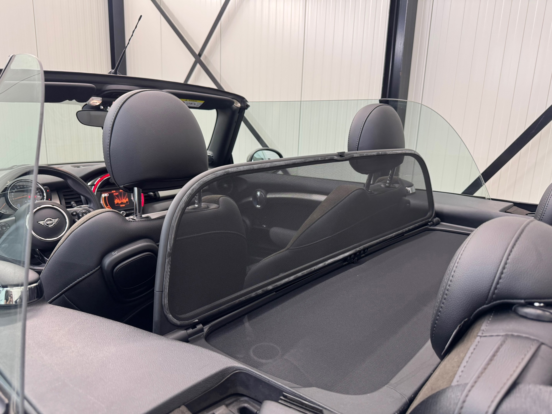 Mini Cabrio 2.0 Cooper S Chili Serious Business (2016), foto 38