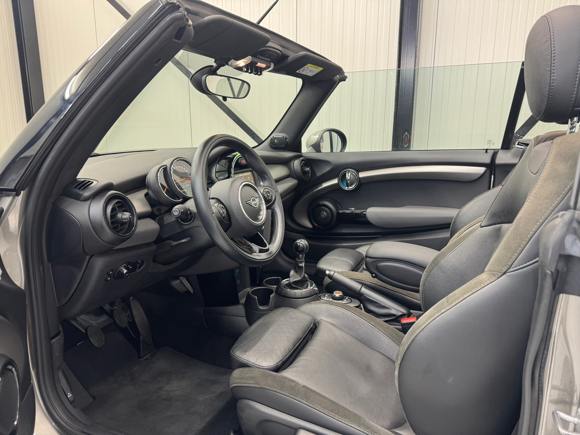 Mini Cabrio 2.0 Cooper S Chili Serious Business (2016), foto 5