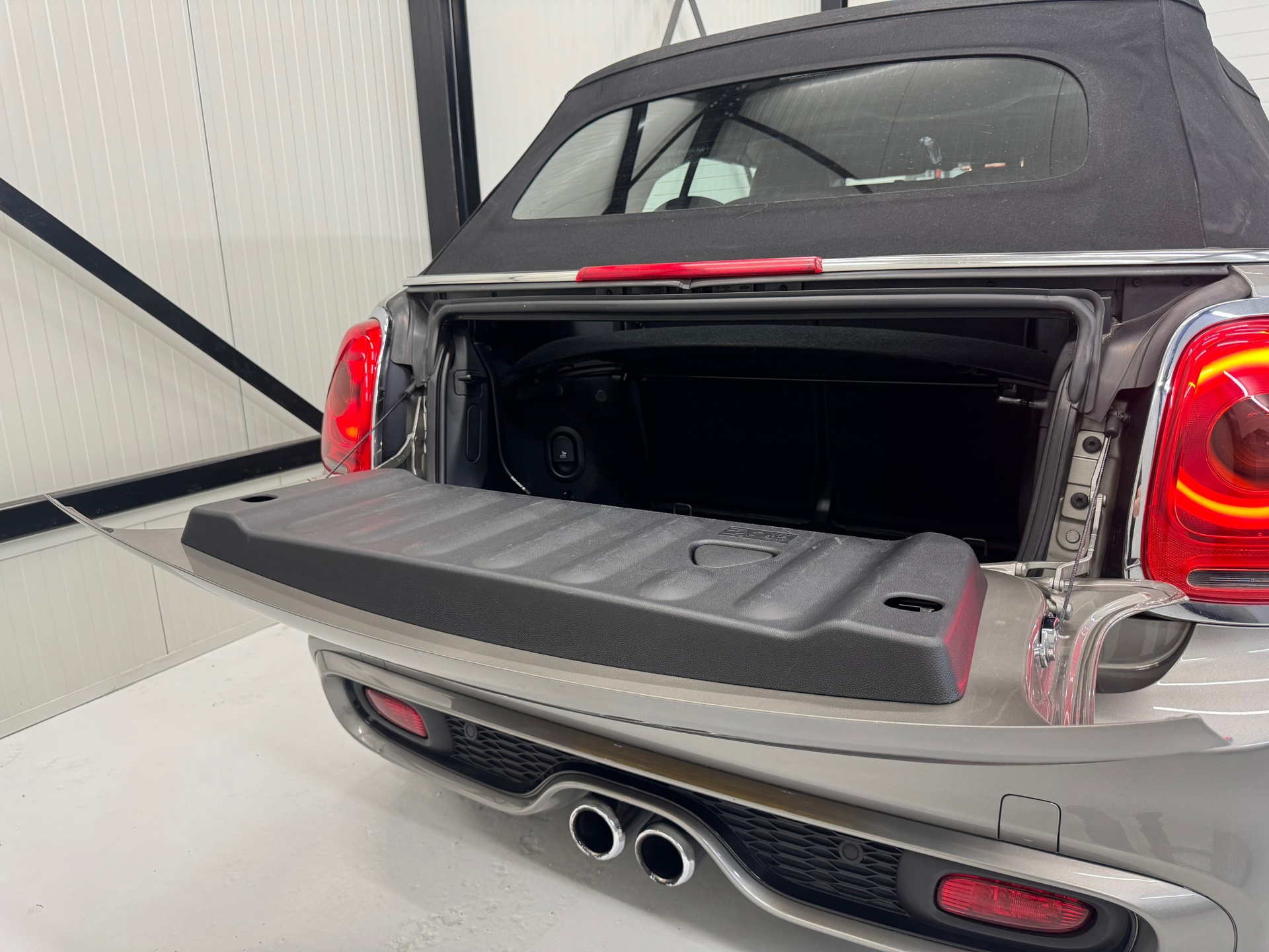 Mini Cabrio 2.0 Cooper S Chili Serious Business (2016), foto 42