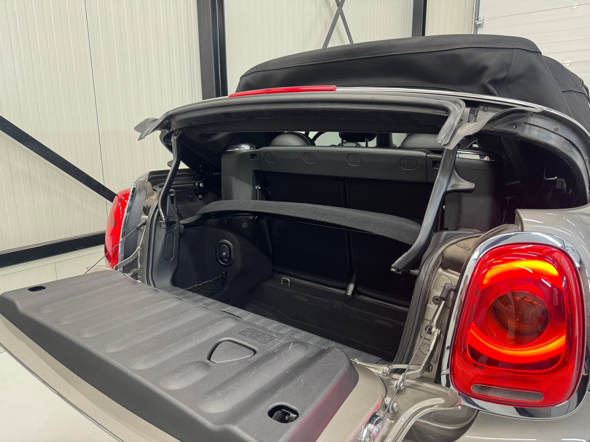 Mini Cabrio 2.0 Cooper S Chili Serious Business (2016), foto 44