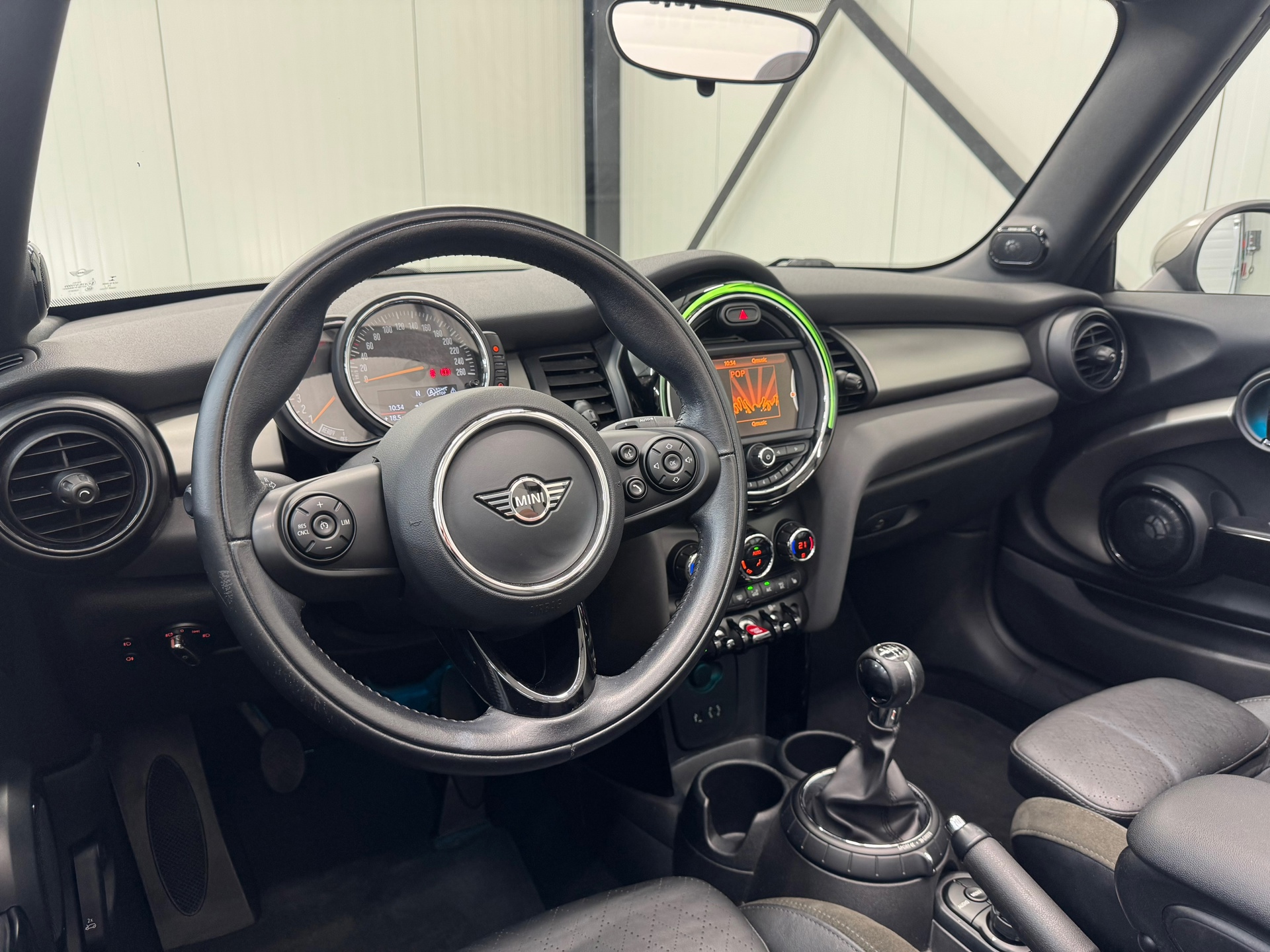 Mini Cabrio 2.0 Cooper S Chili Serious Business (2016), foto 6
