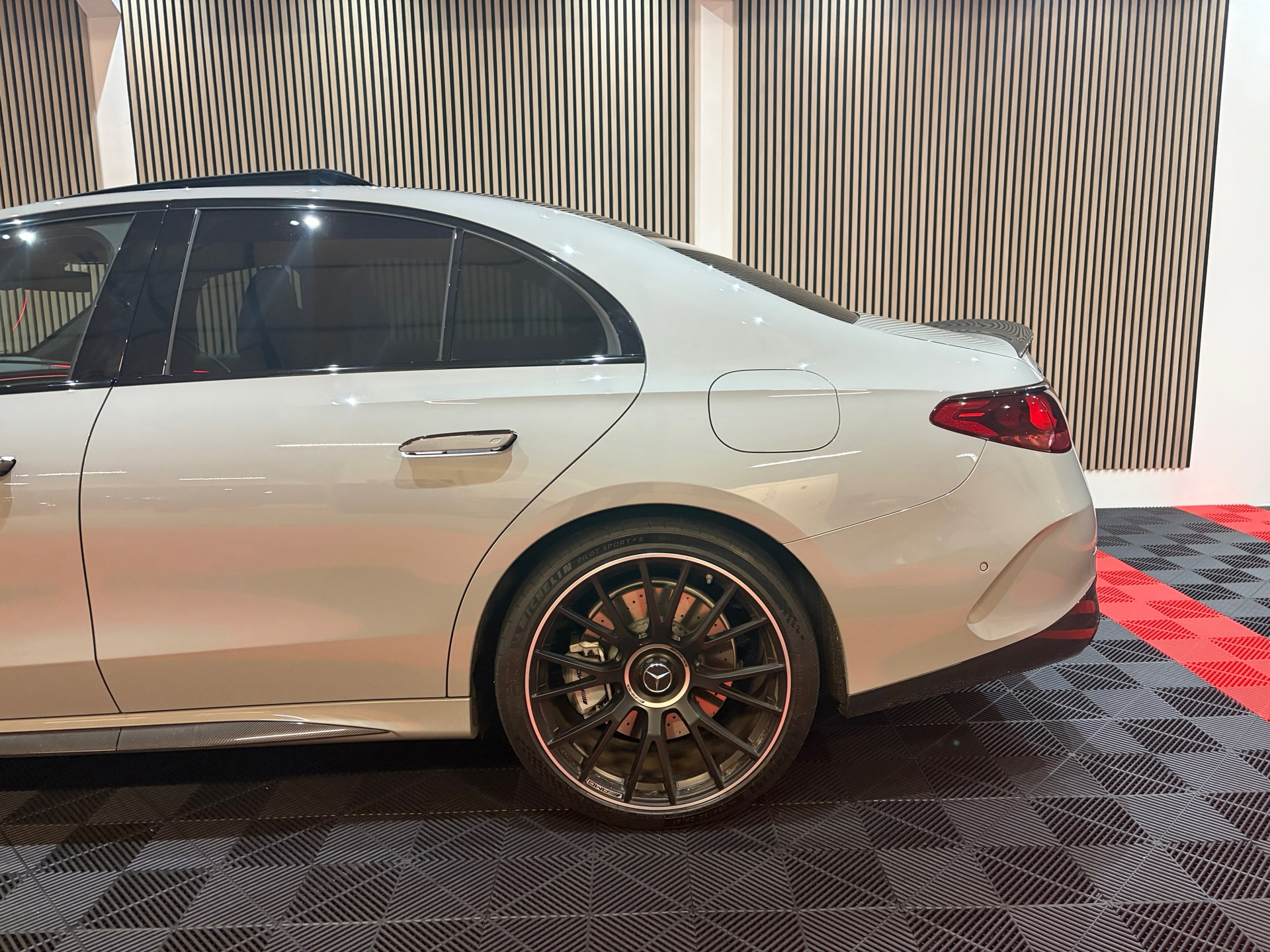 Mercedes-Benz E-klasse AMG 53 4MATIC (2025), foto 7