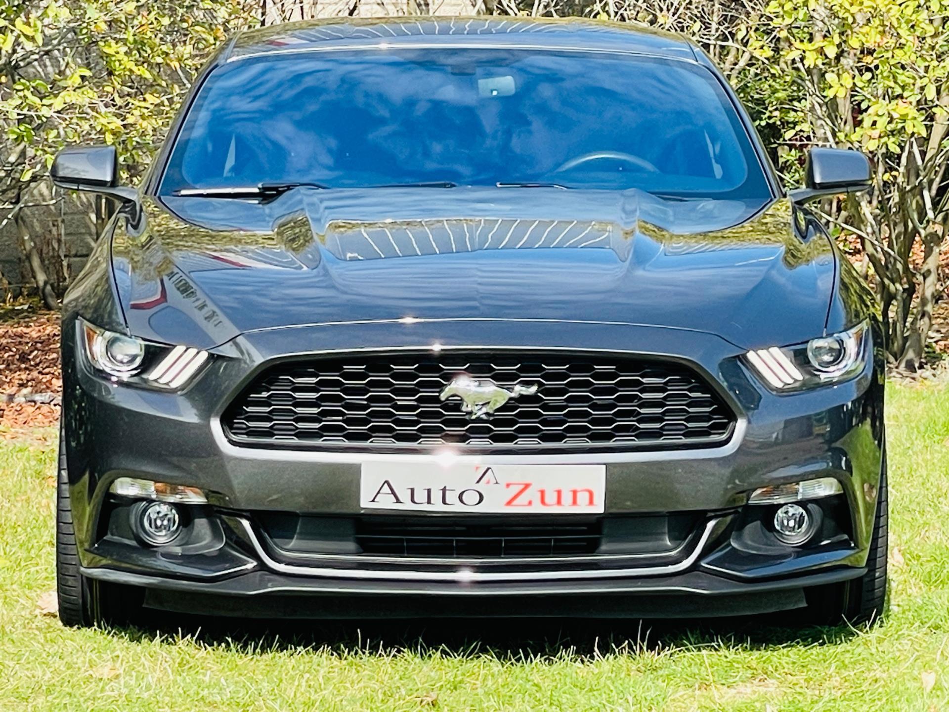Ford Mustang Fastback 2.3 EcoBoost Premium (2016), foto 2