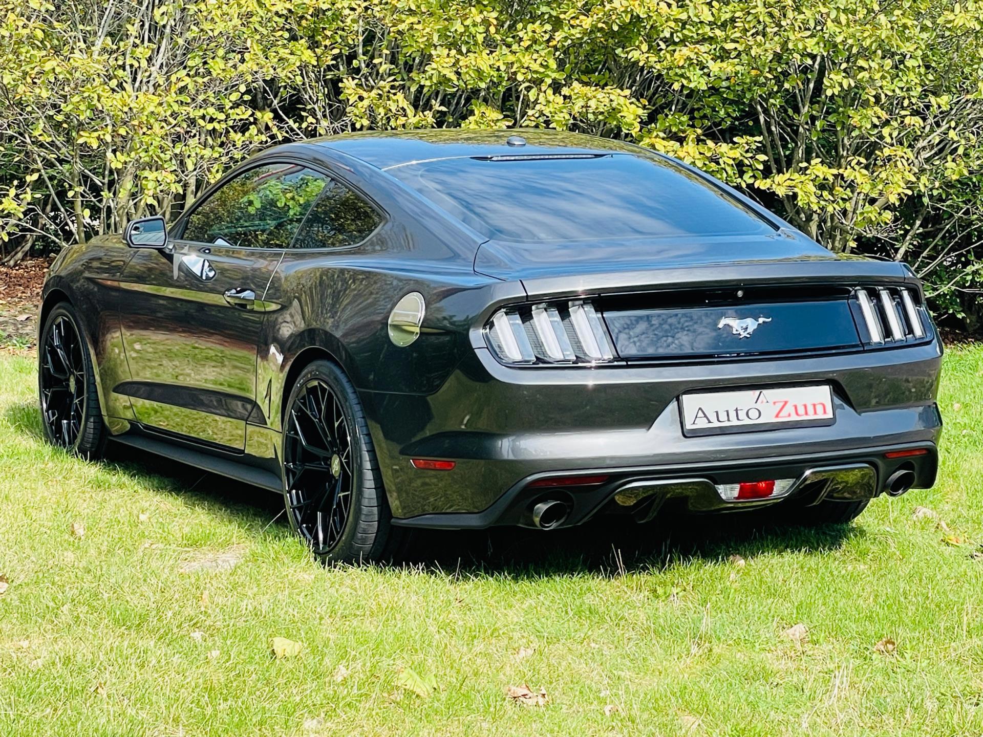 Ford Mustang Fastback 2.3 EcoBoost Premium (2016), foto 4