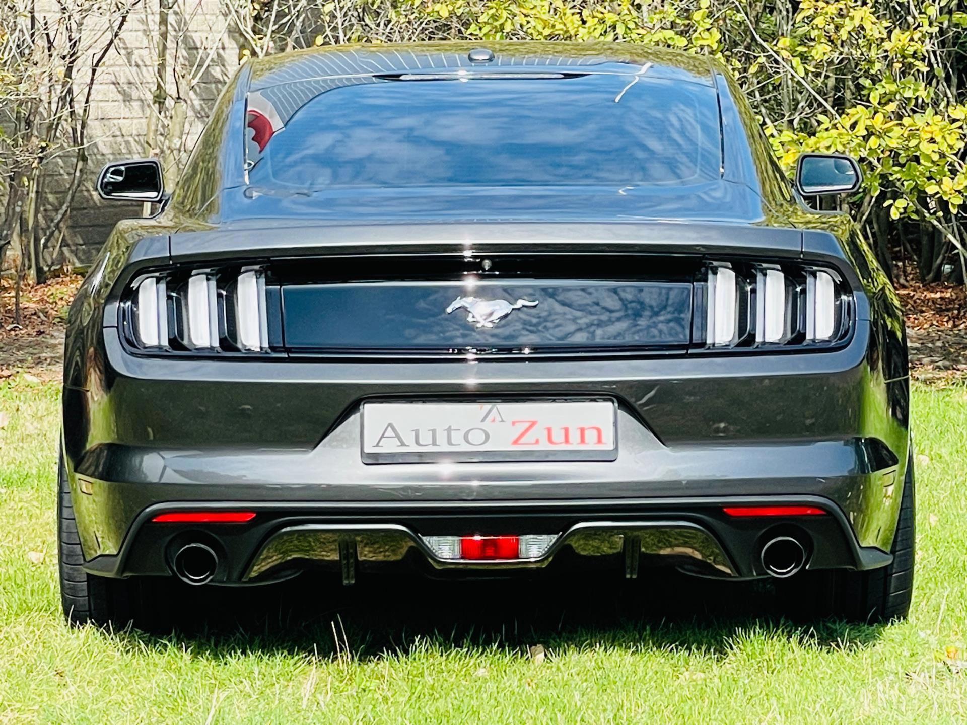 Ford Mustang Fastback 2.3 EcoBoost Premium (2016), foto 5