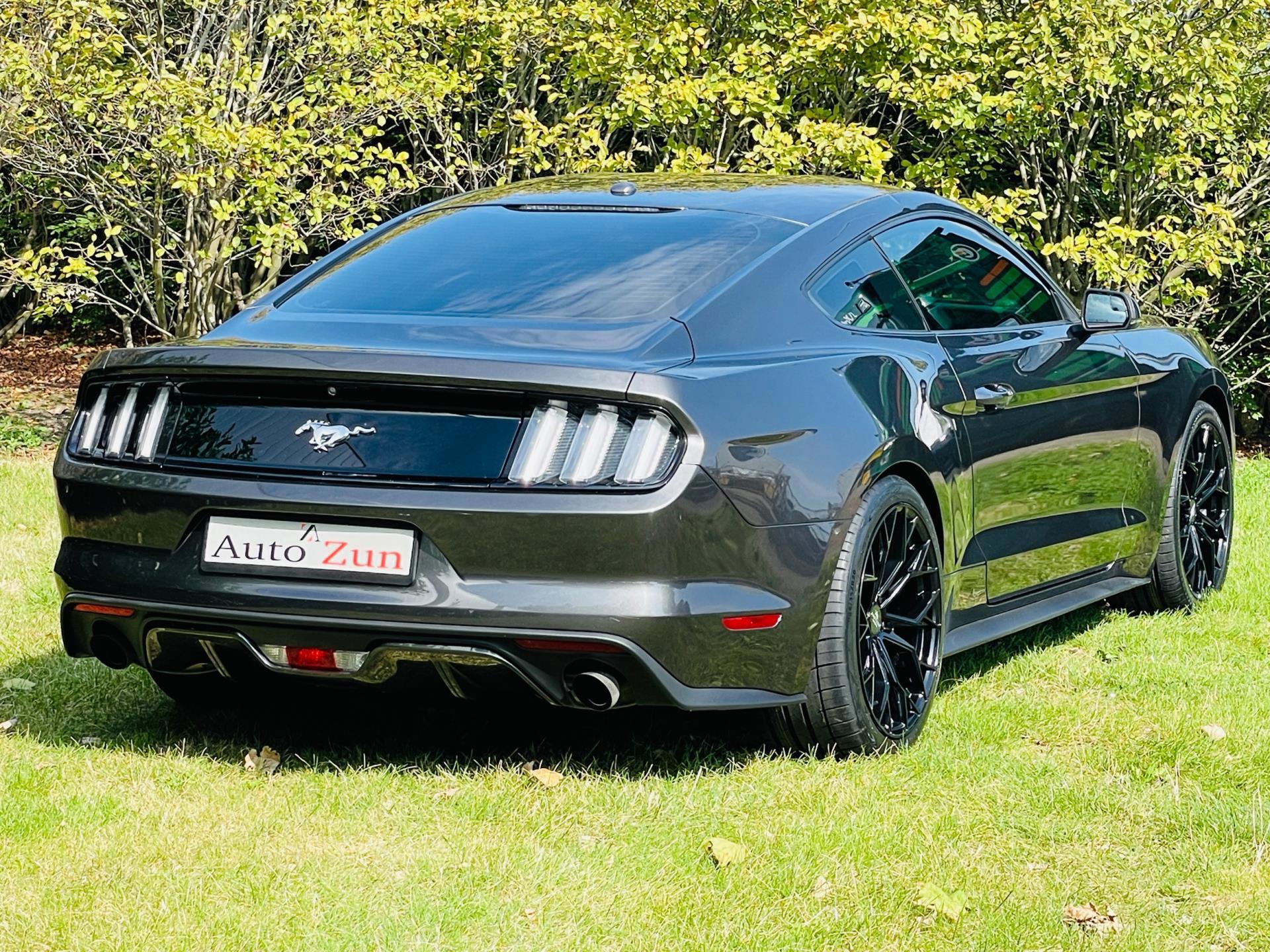 Ford Mustang Fastback 2.3 EcoBoost Premium (2016), foto 6