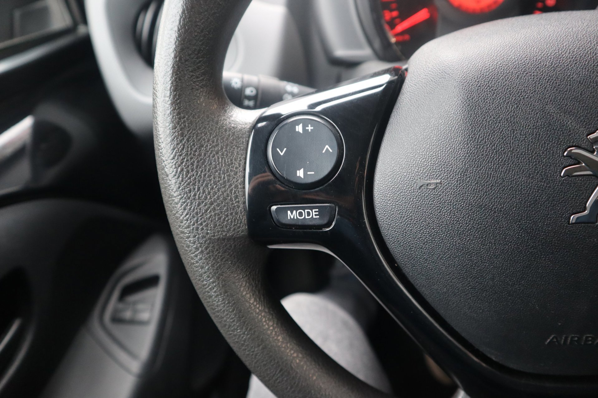 Peugeot 108 1.0 e-VTi Active appel carplay (2018), foto 11