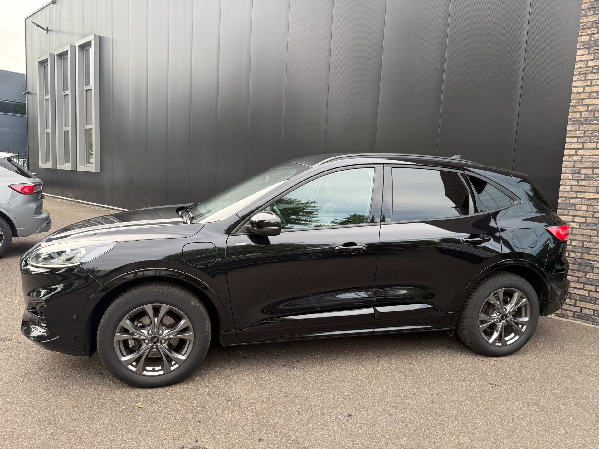 Ford Kuga 2.5 PHEV ST-Line X (2023), foto 2
