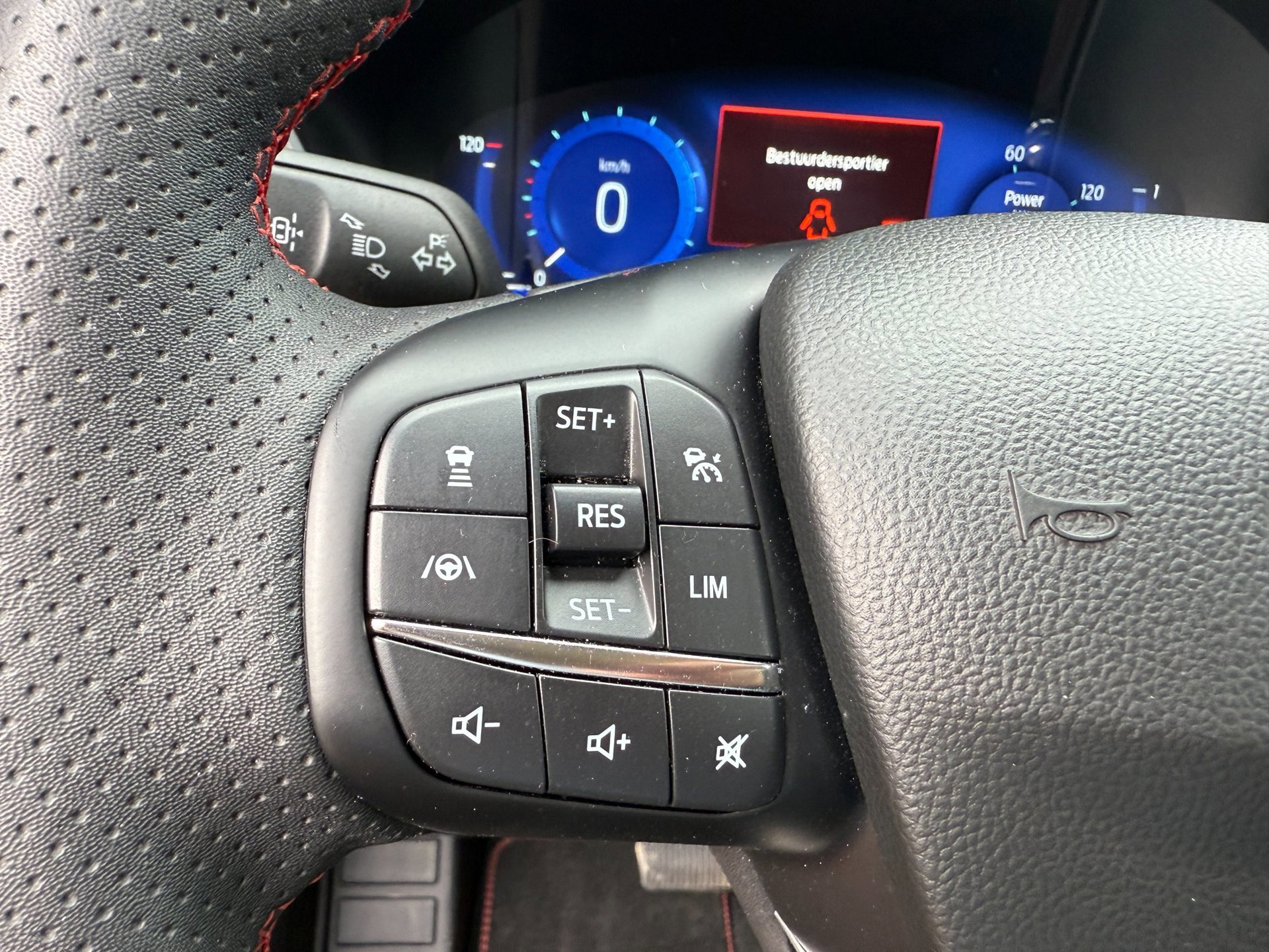 Ford Kuga 2.5 PHEV ST-Line X (2023), foto 16