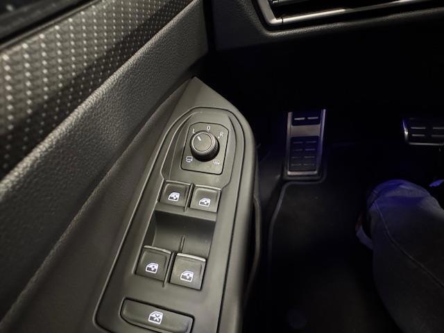 Volkswagen Golf 2.0 TSI R 4Motion (2021), foto 12