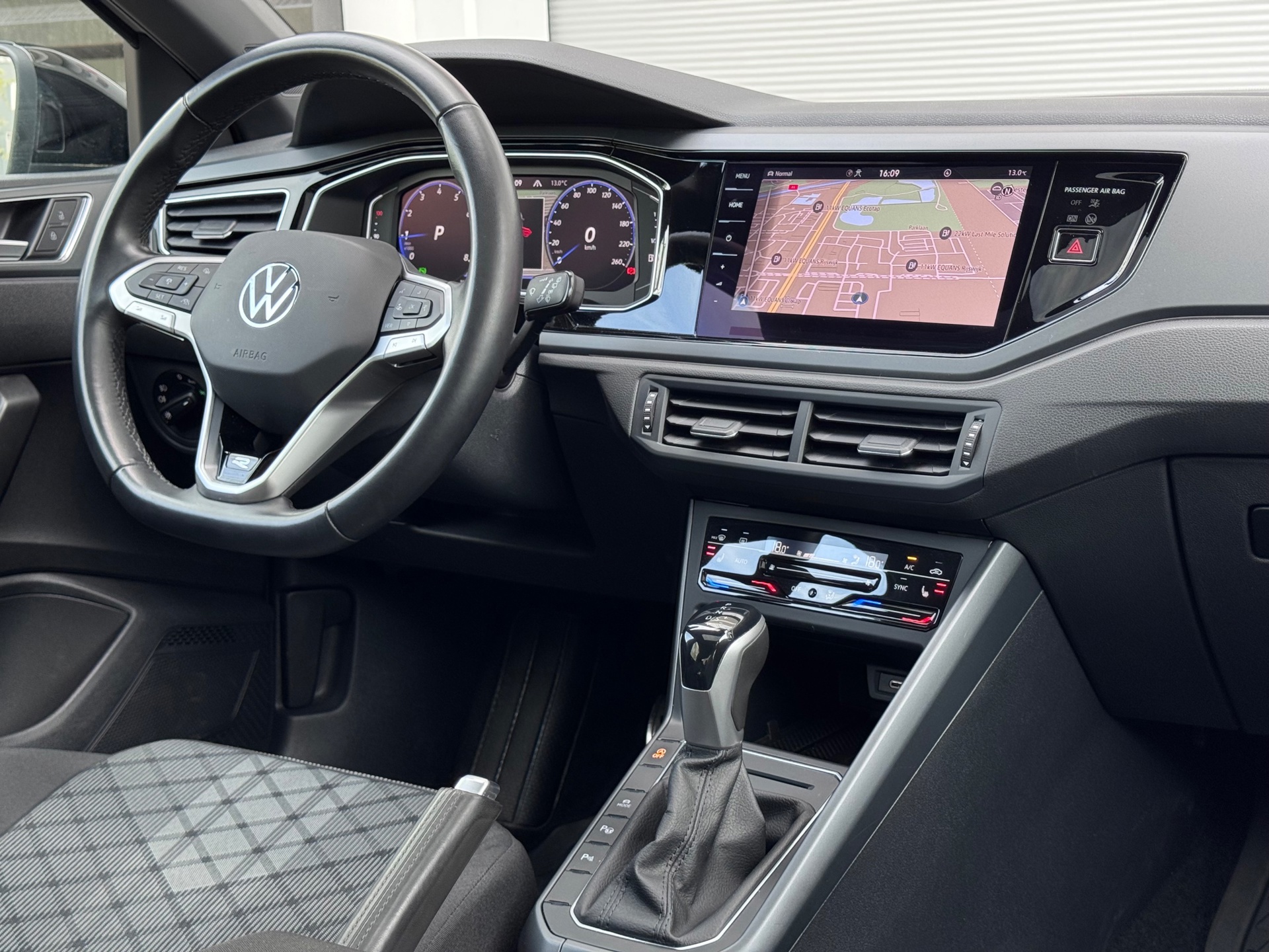 Volkswagen Taigo 1.0 TSI R-Line (2023), foto 16