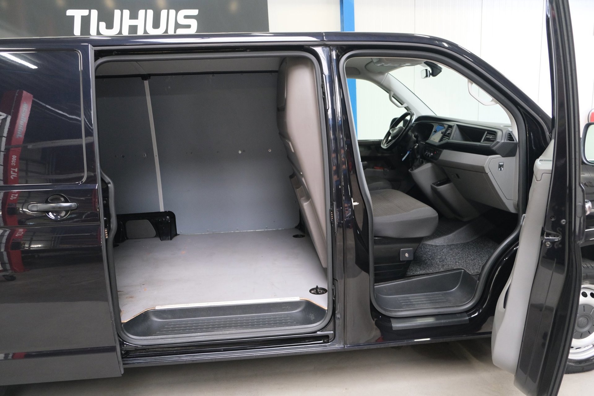 Volkswagen Transporter 2.0 TDI L2H1 30 (2021), foto 4