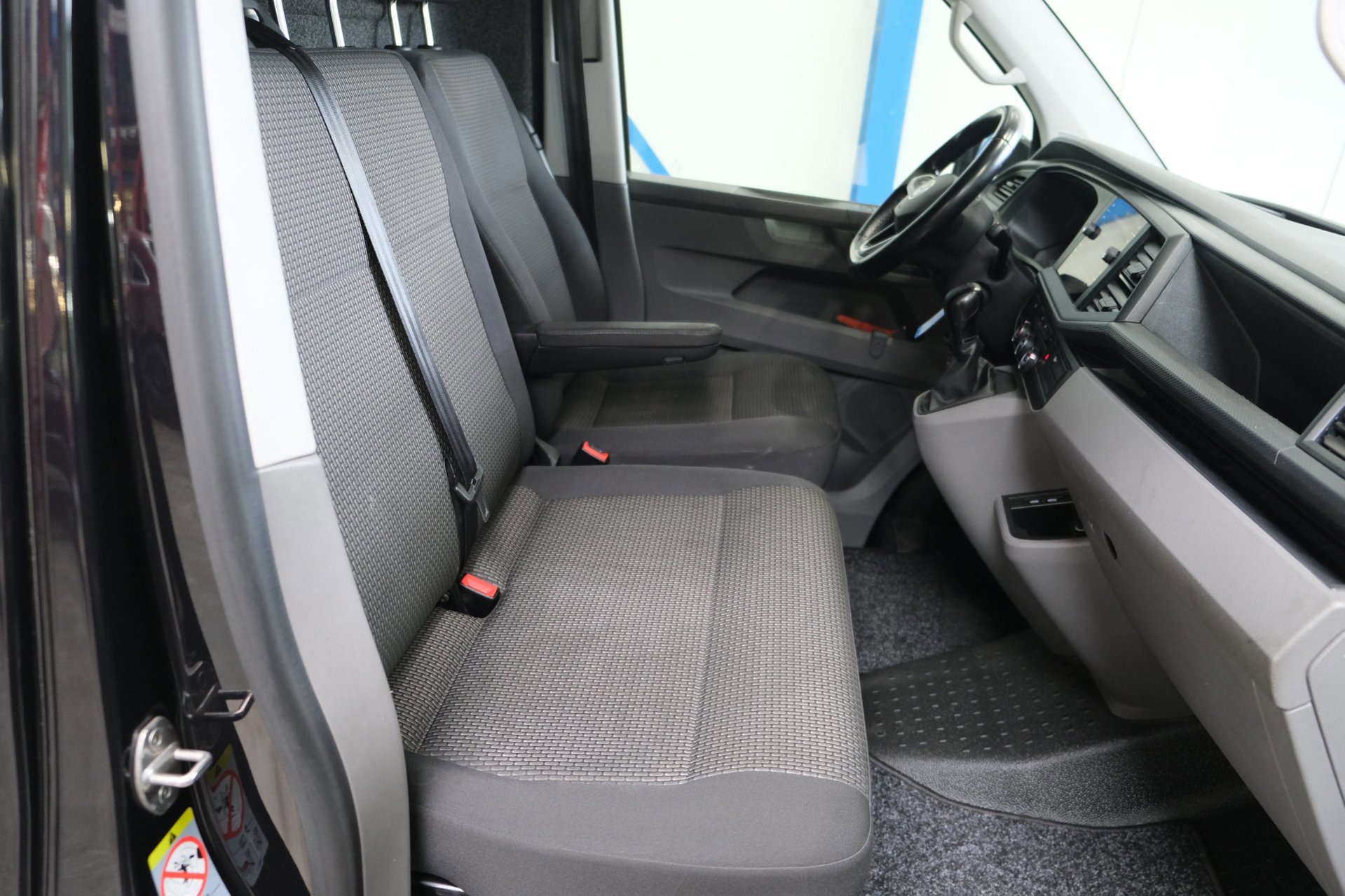 Volkswagen Transporter 2.0 TDI L2H1 30 (2021), foto 6