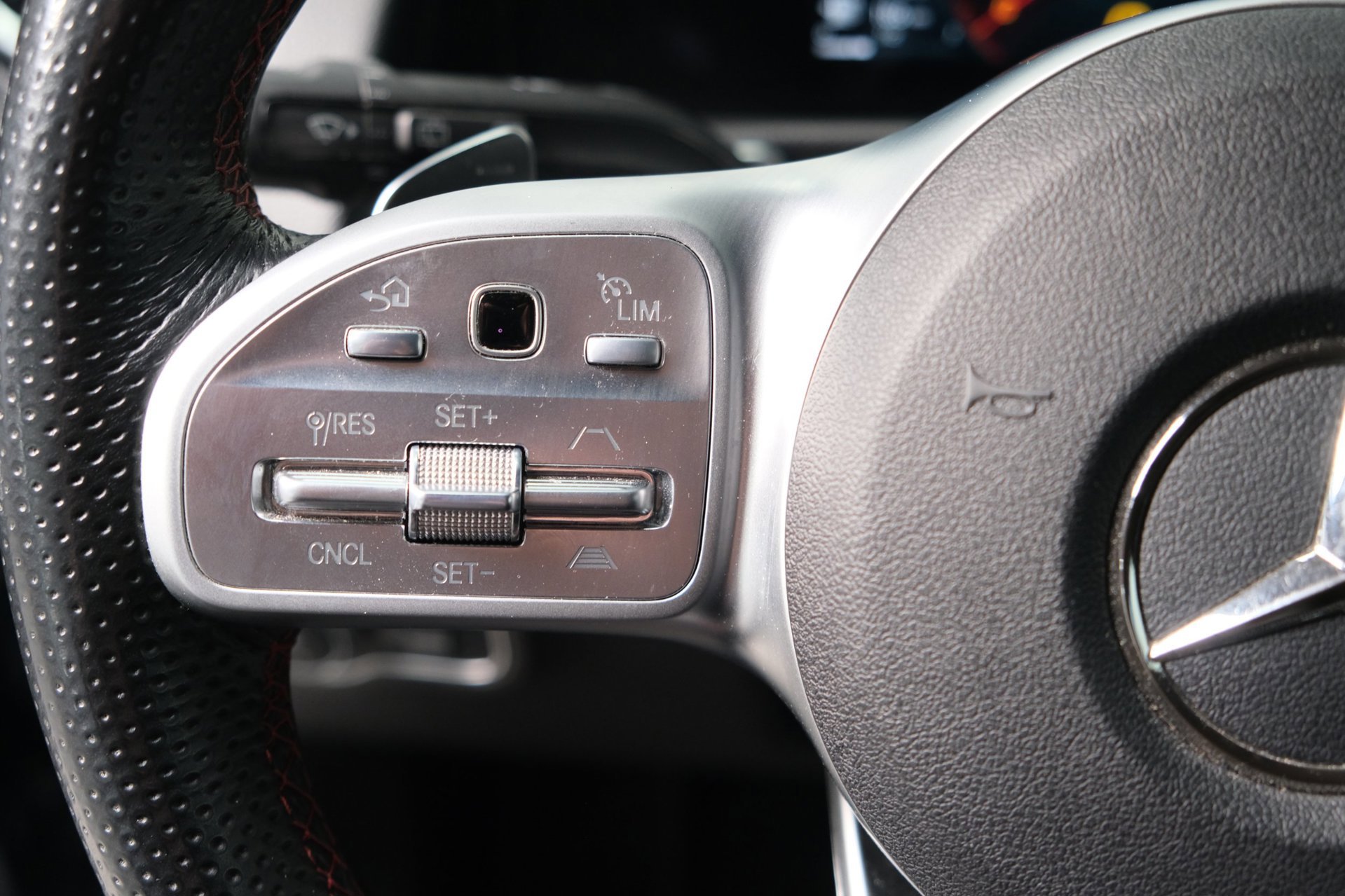 Mercedes-Benz GLB 220 D 4MATIC AMG > Grijs kenteken < Airco, Cruise, Trekhaak, Camera, Carplay. (2021), foto 30