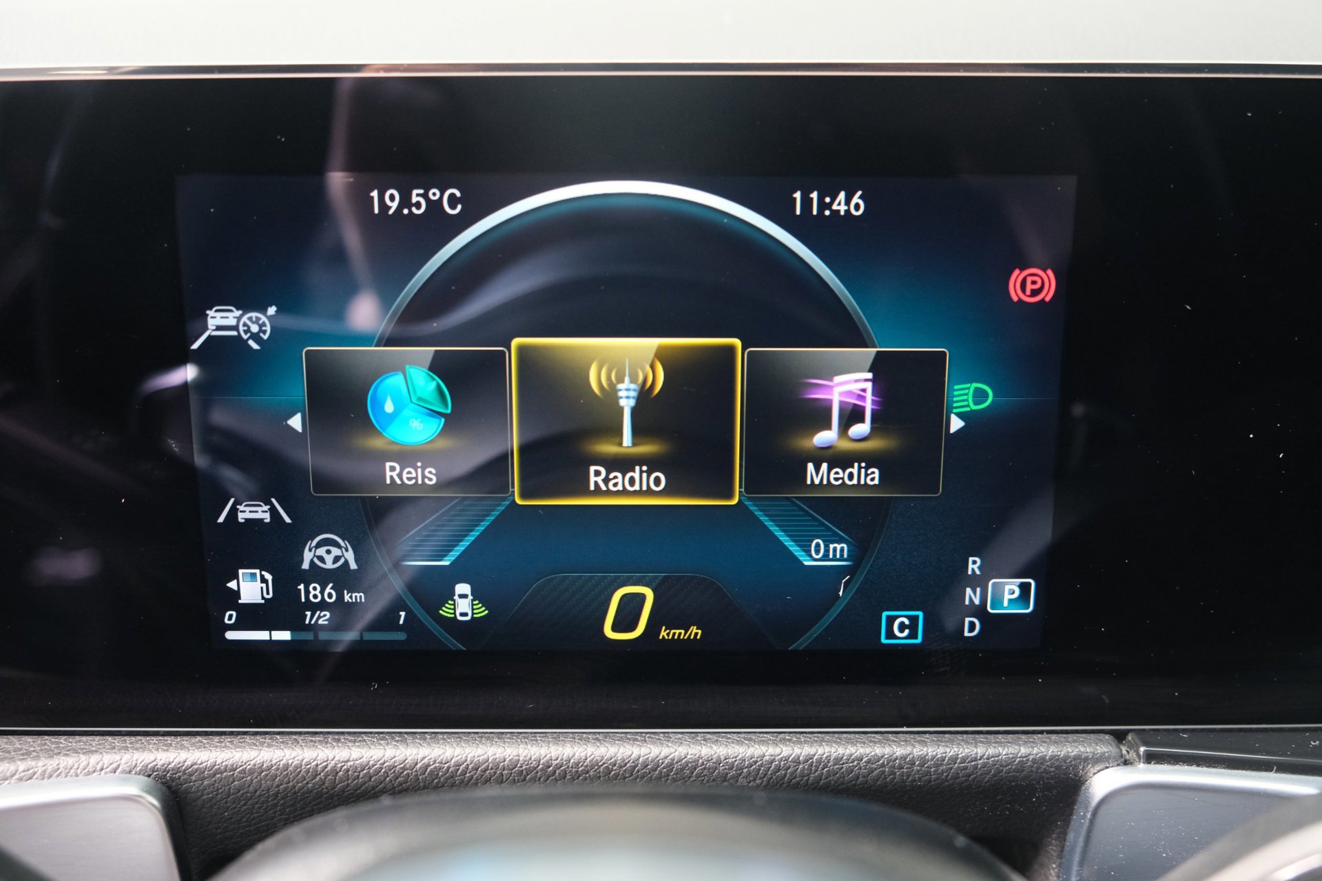 Mercedes-Benz GLB 220 D 4MATIC AMG > Grijs kenteken < Airco, Cruise, Trekhaak, Camera, Carplay. (2021), foto 36