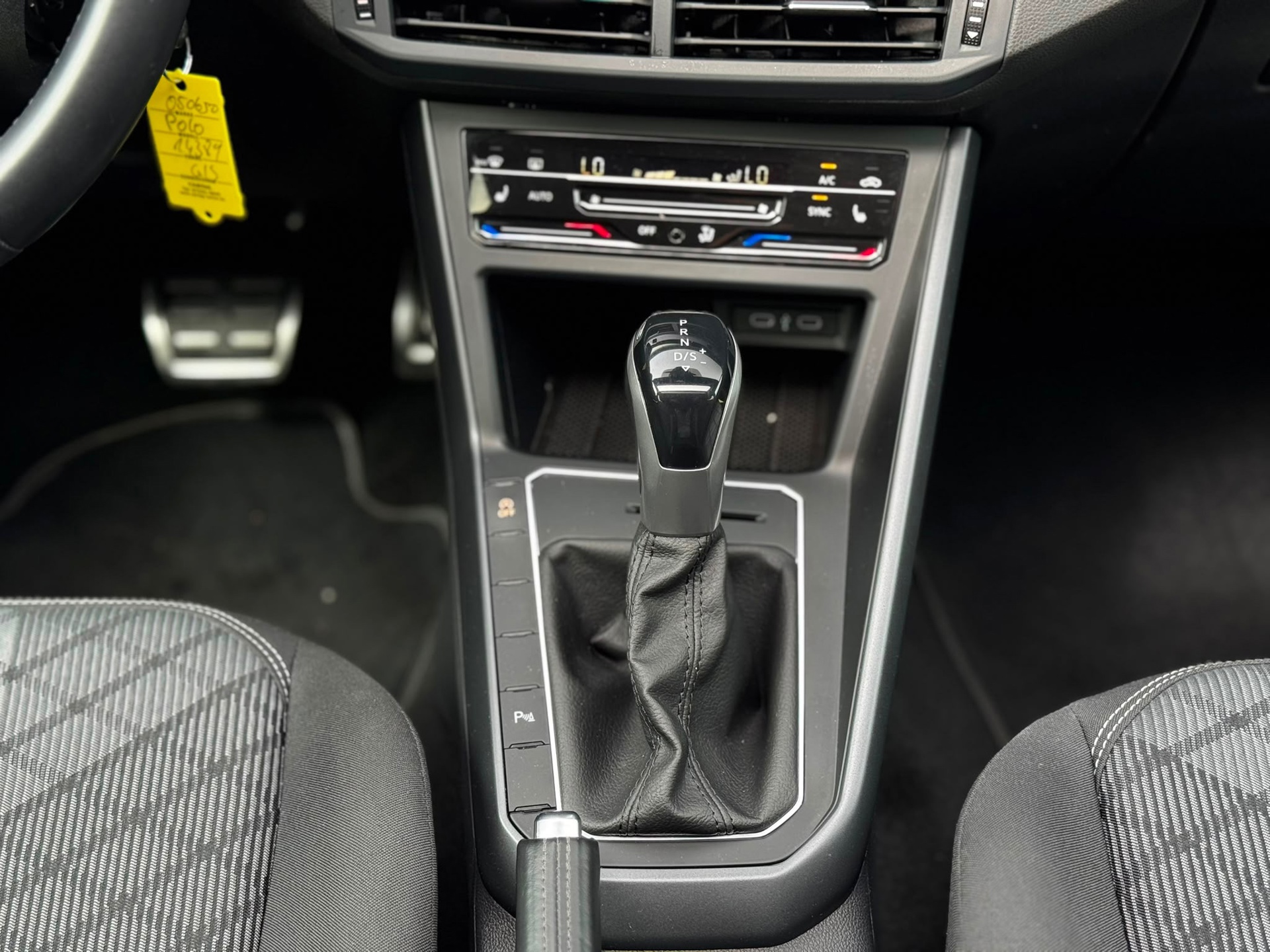 Volkswagen Polo 1.0 TSI R-Line (2023), foto 14