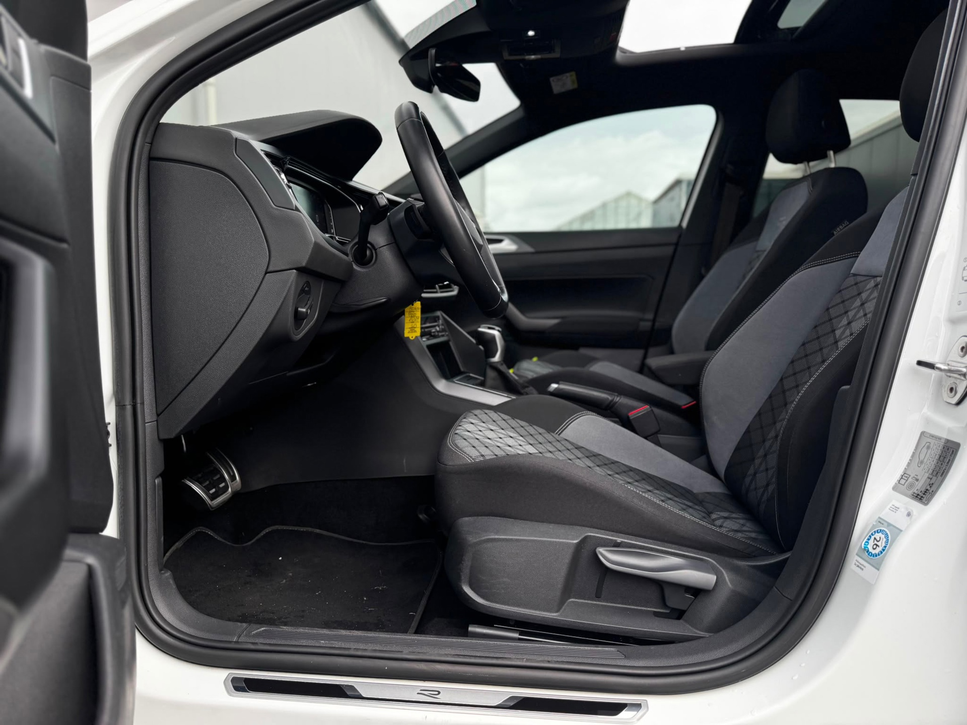 Volkswagen Polo 1.0 TSI R-Line (2023), foto 9