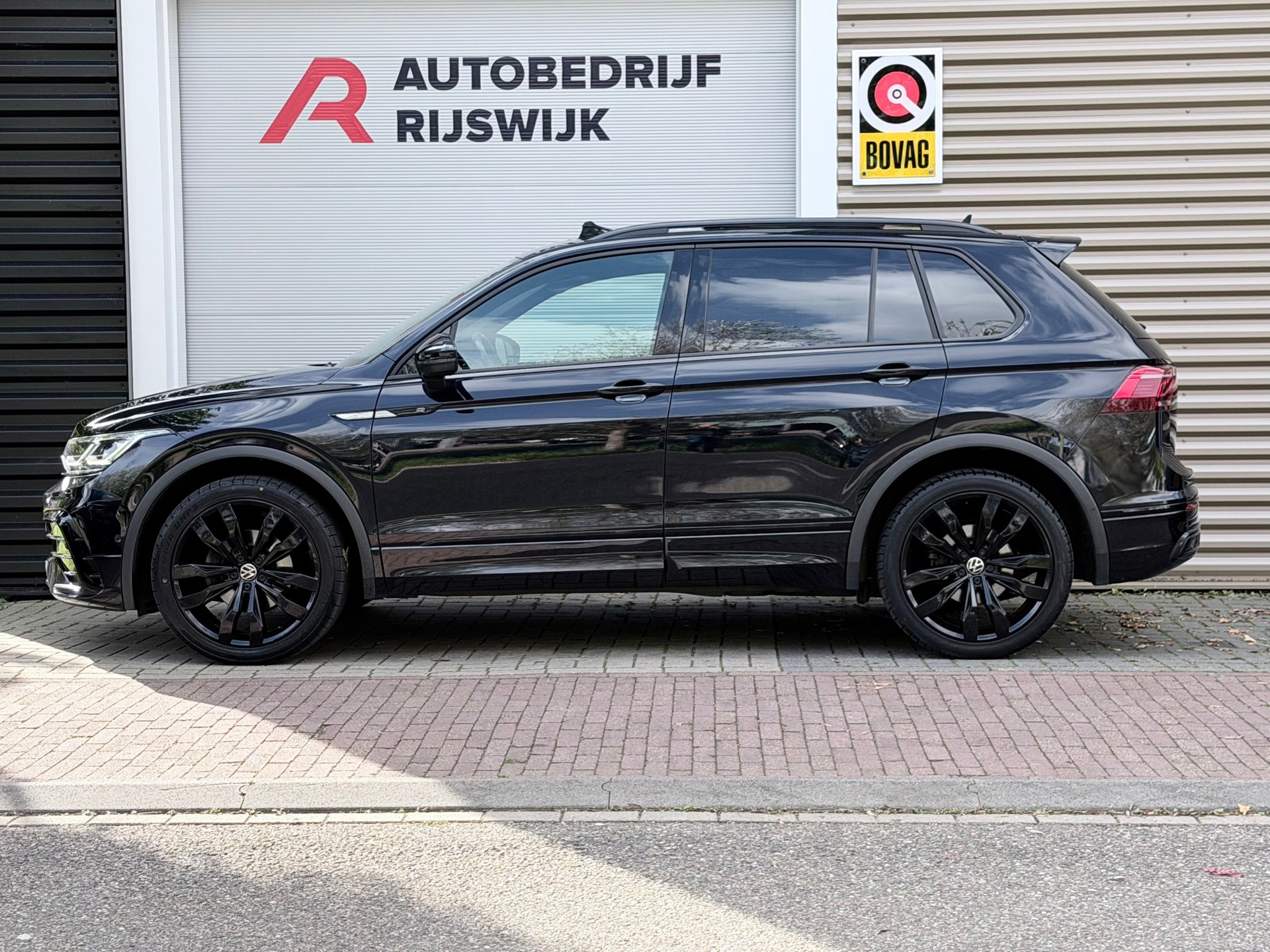 Volkswagen Tiguan 1.5 TSI R-Line (2021), foto 2
