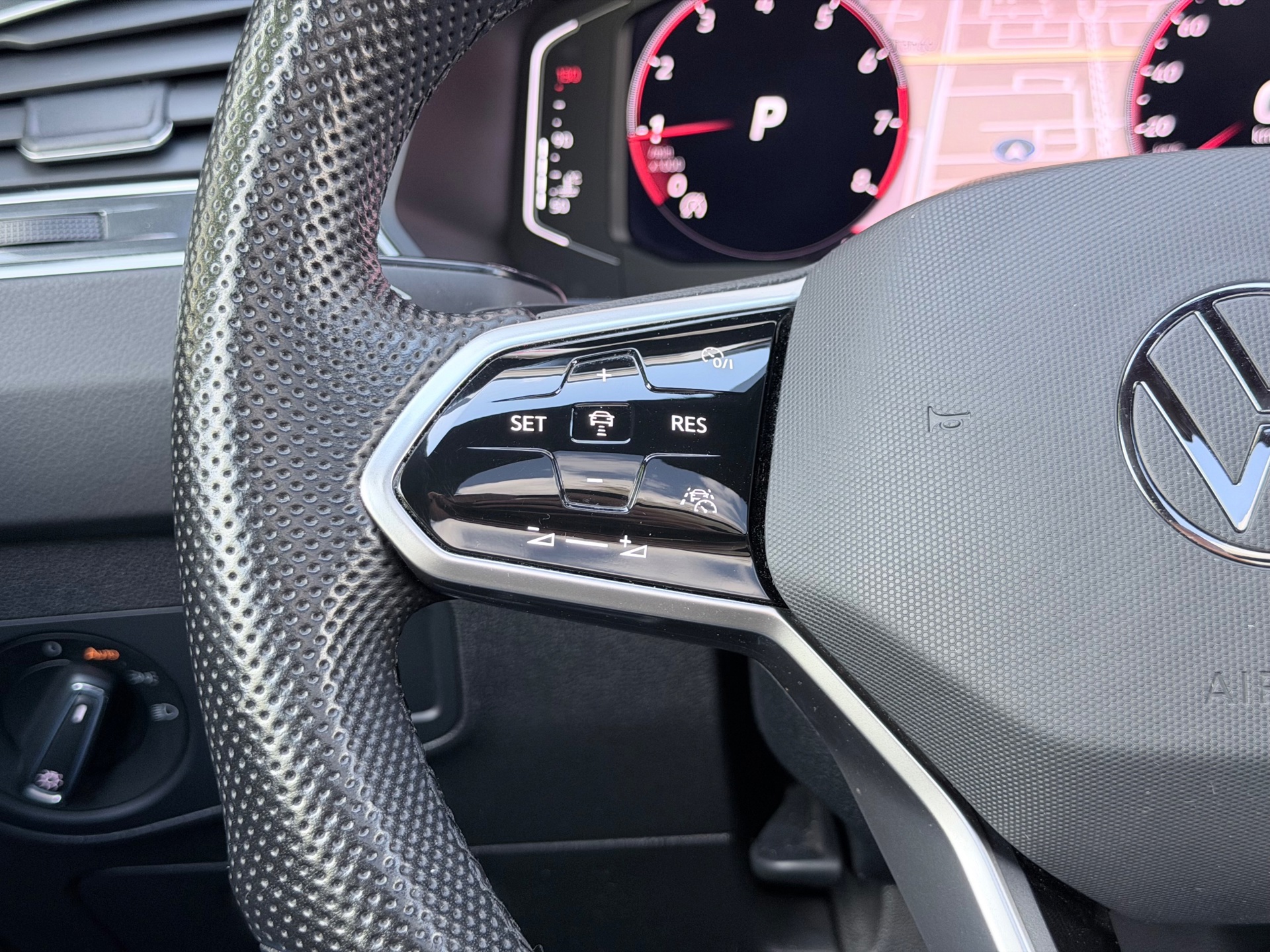 Volkswagen Tiguan 1.5 TSI R-Line (2021), foto 13