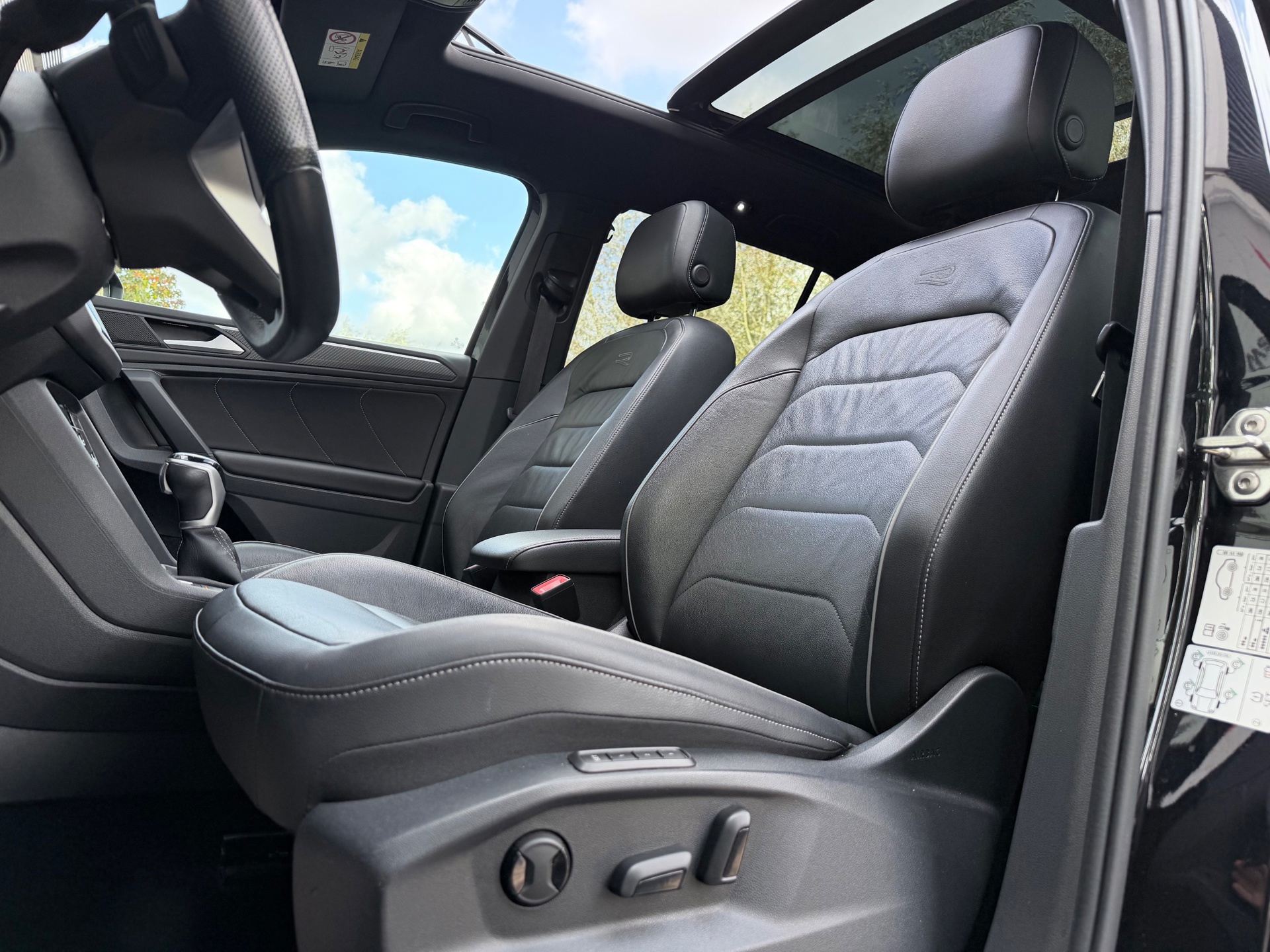 Volkswagen Tiguan 1.5 TSI R-Line (2021), foto 9