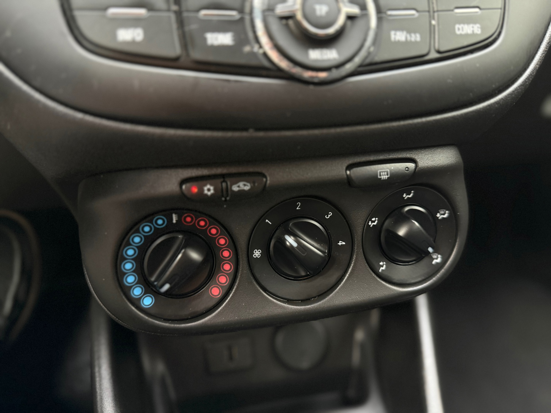 Opel Corsa 1.4 Edition (2016), foto 14