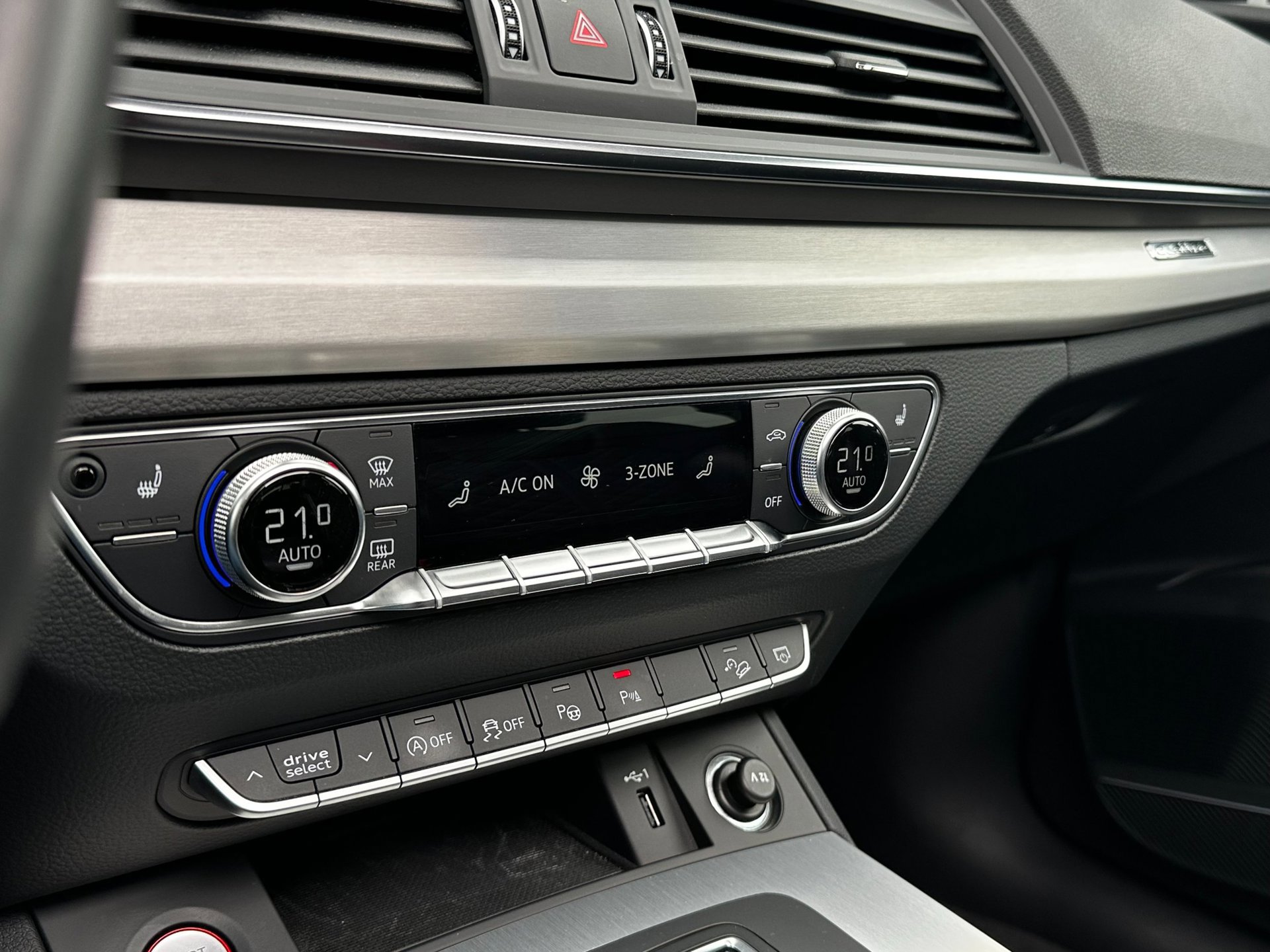 Audi Q5 3.0 TFSI SQ5 quattro (2018), foto 35