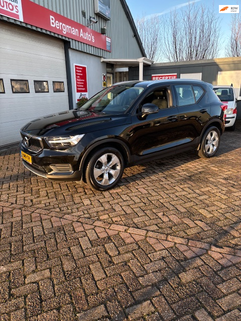 Volvo XC40 1.5 T3 Momentum (2018), foto 1
