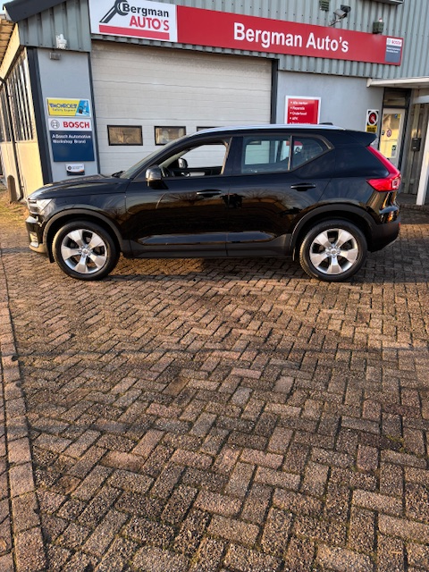 Volvo XC40 1.5 T3 Momentum (2018), foto 2