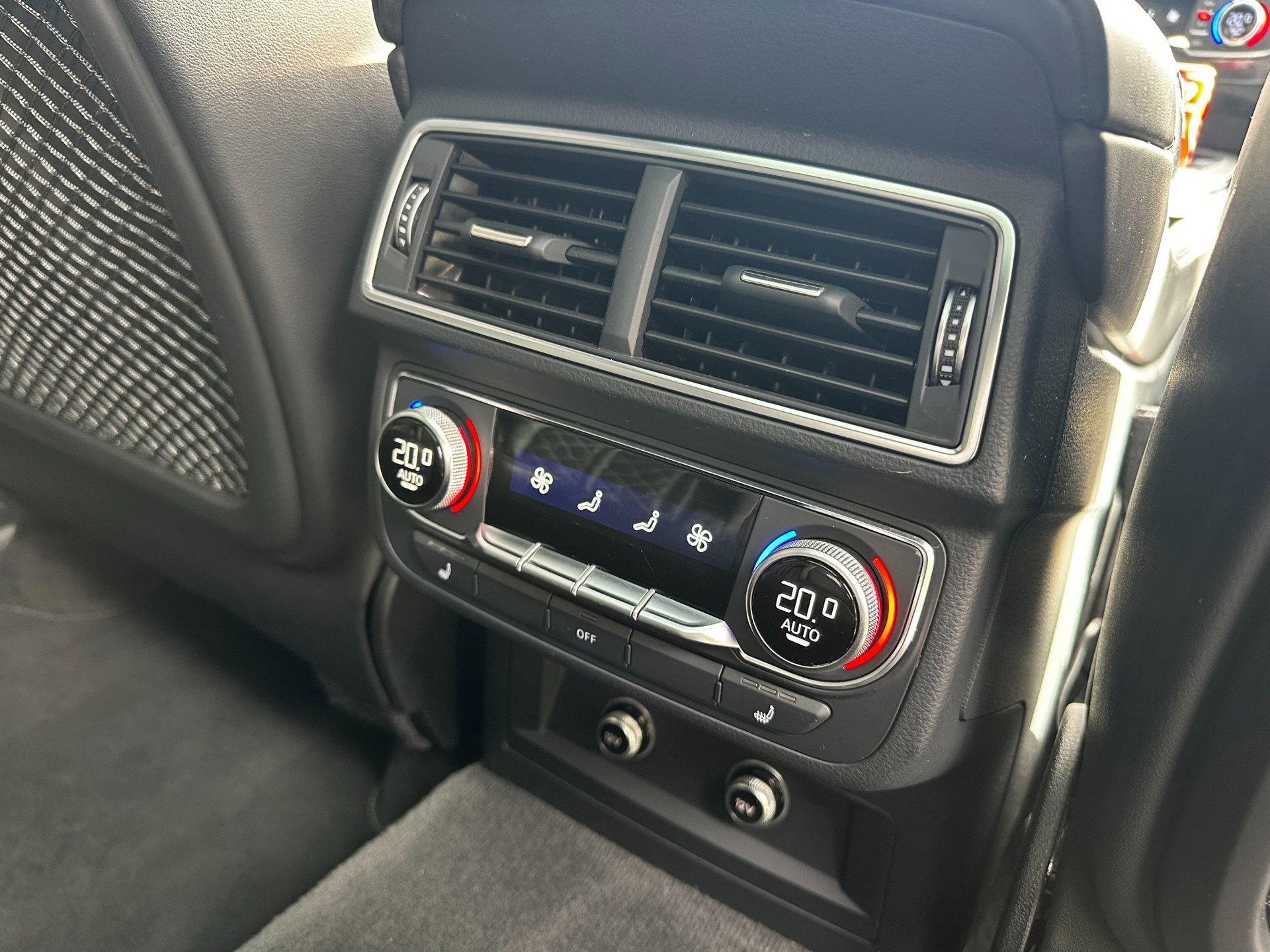 Audi Q7 50 TDI quattro S line Edition 7p (2019), foto 17