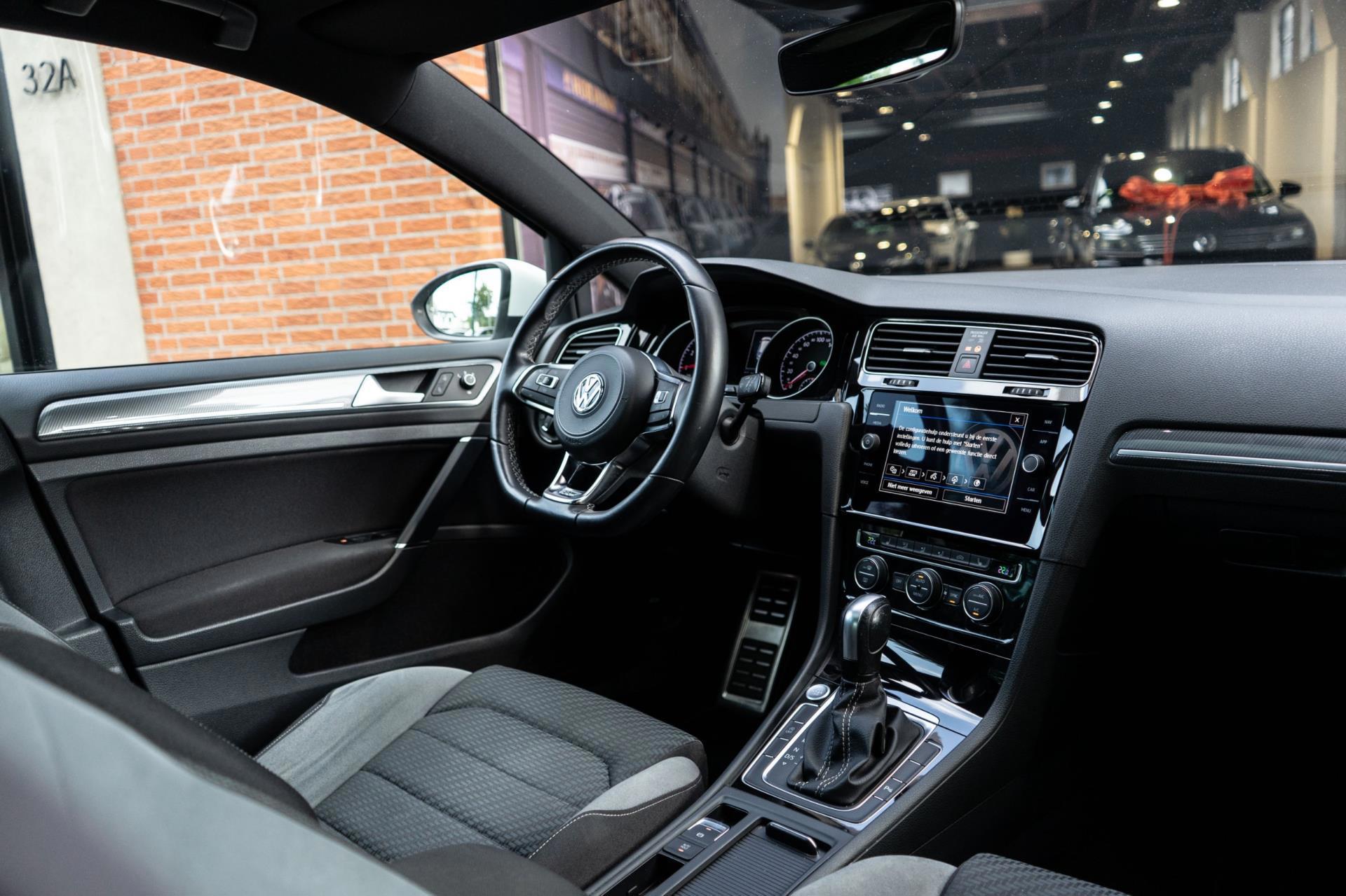 Volkswagen Golf 1.5 TSI Highline R Line (2020), foto 12