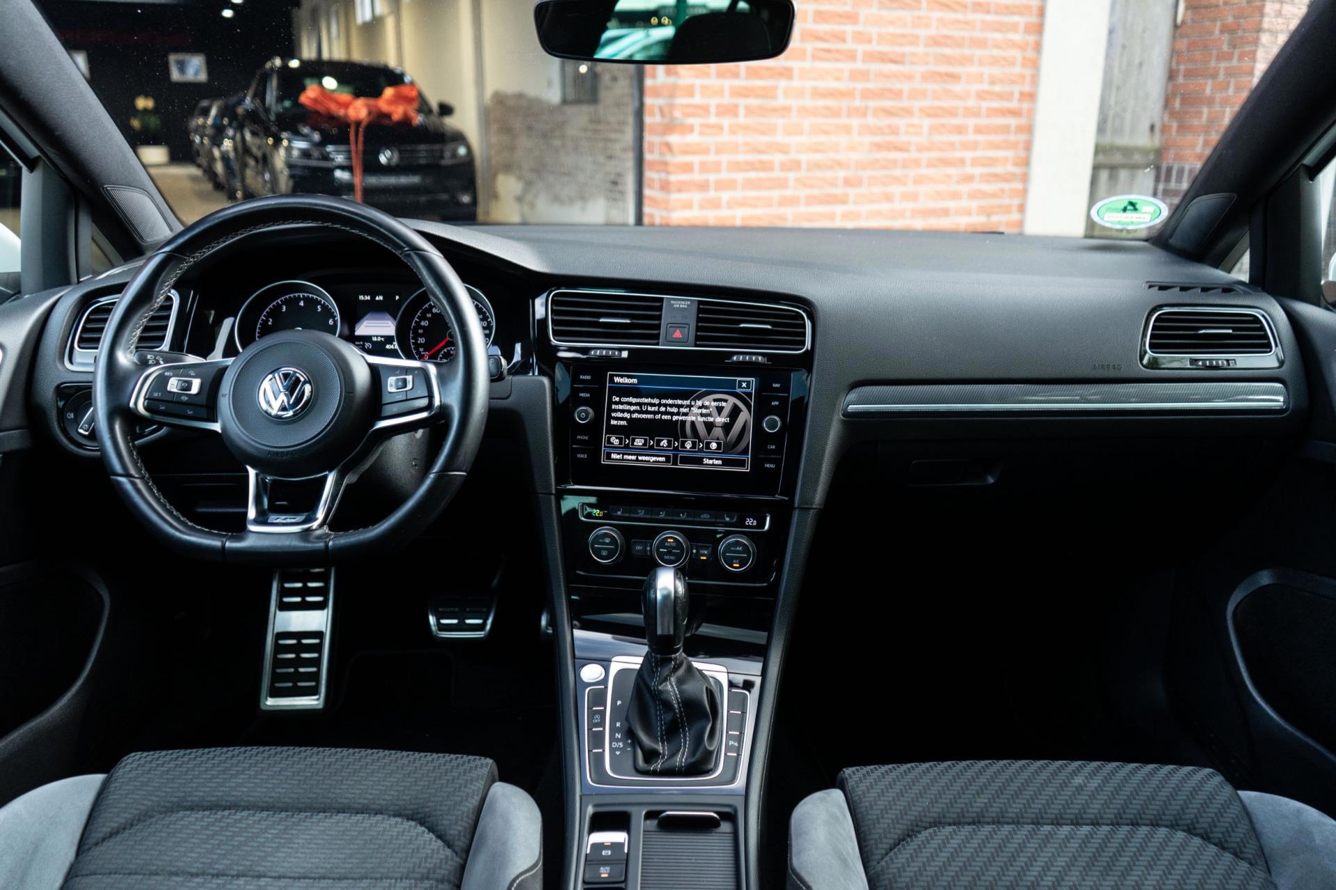 Volkswagen Golf 1.5 TSI Highline R Line (2020), foto 3