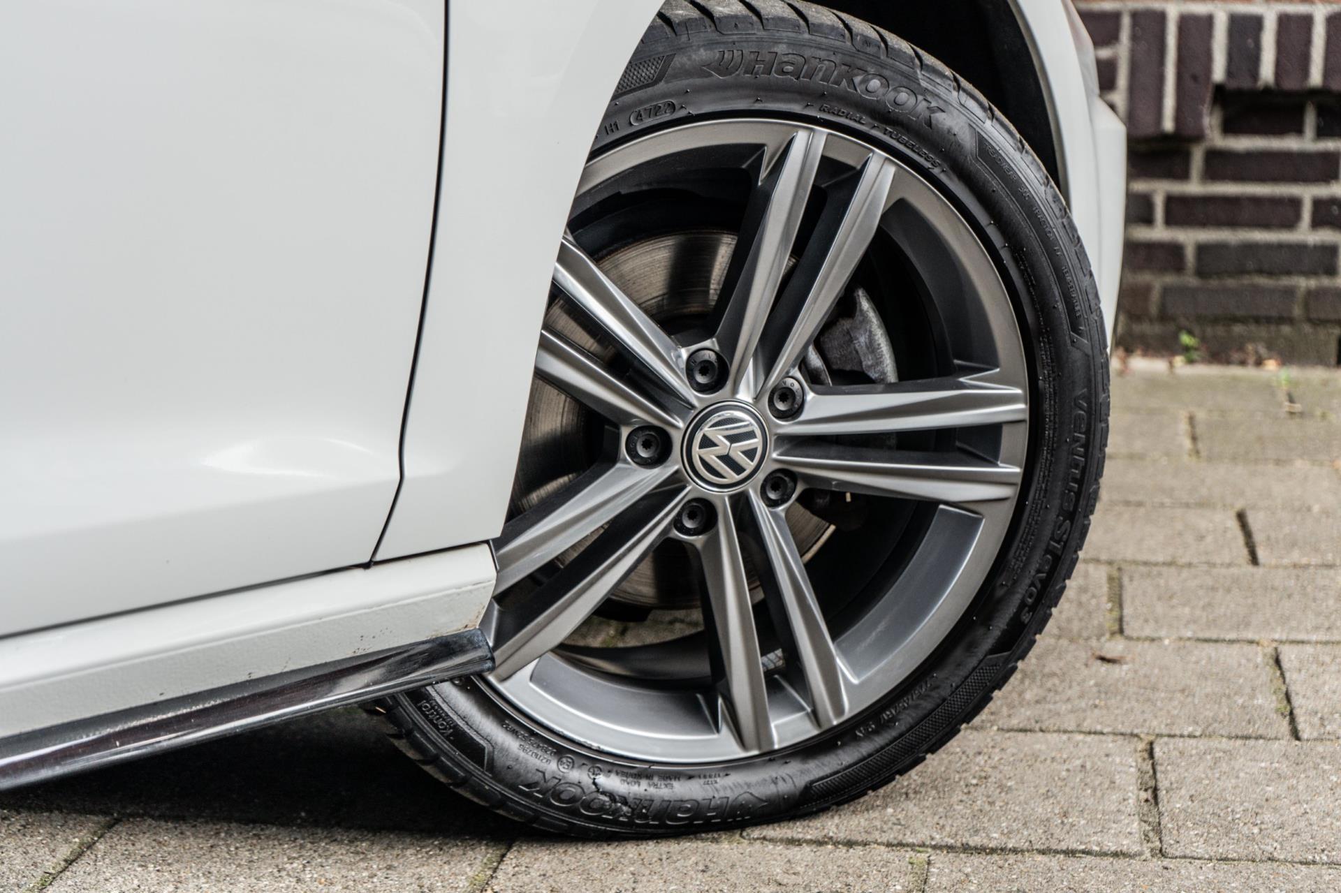Volkswagen Golf 1.5 TSI Highline R Line (2020), foto 8