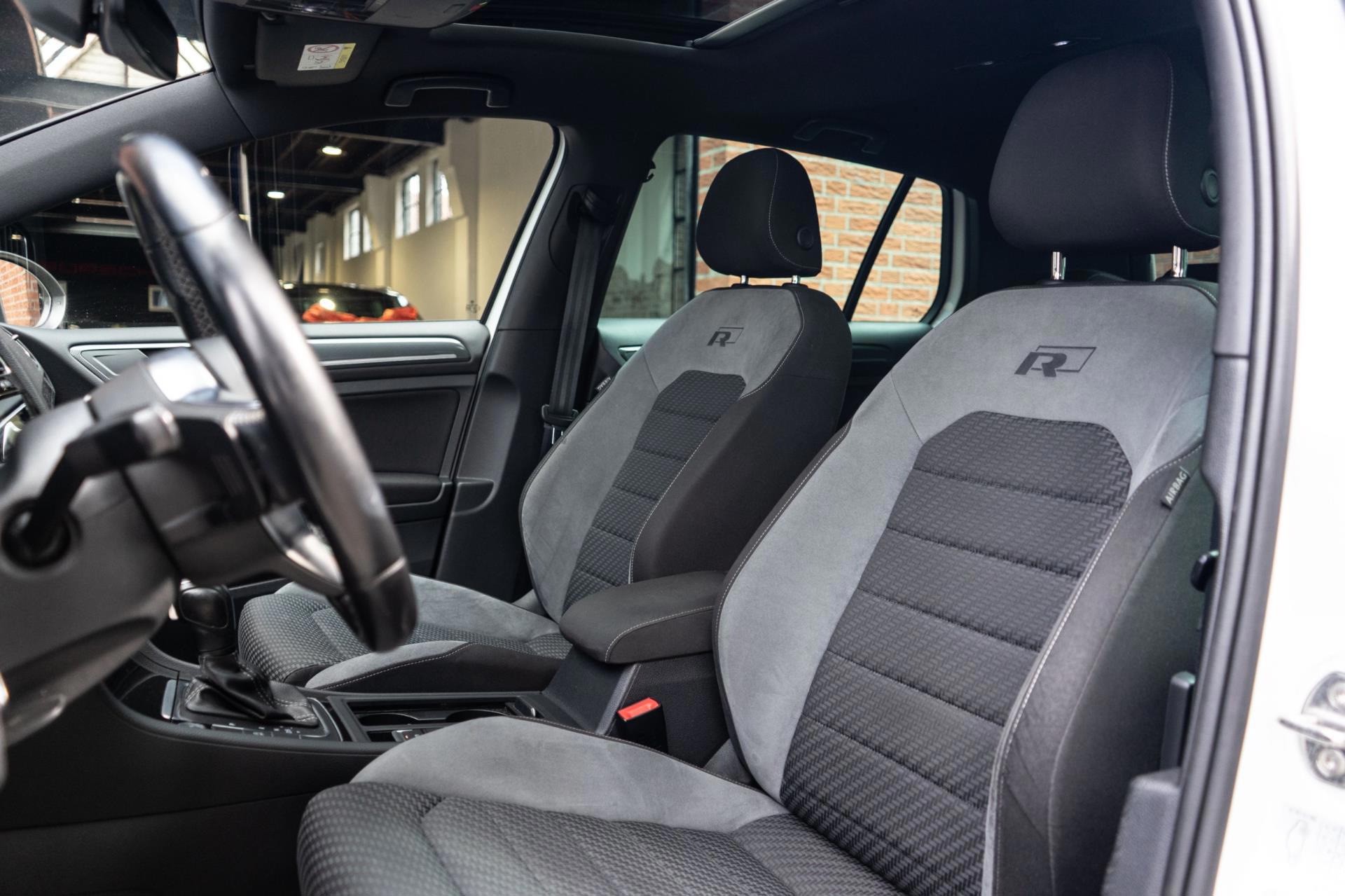 Volkswagen Golf 1.5 TSI Highline R Line (2020), foto 10