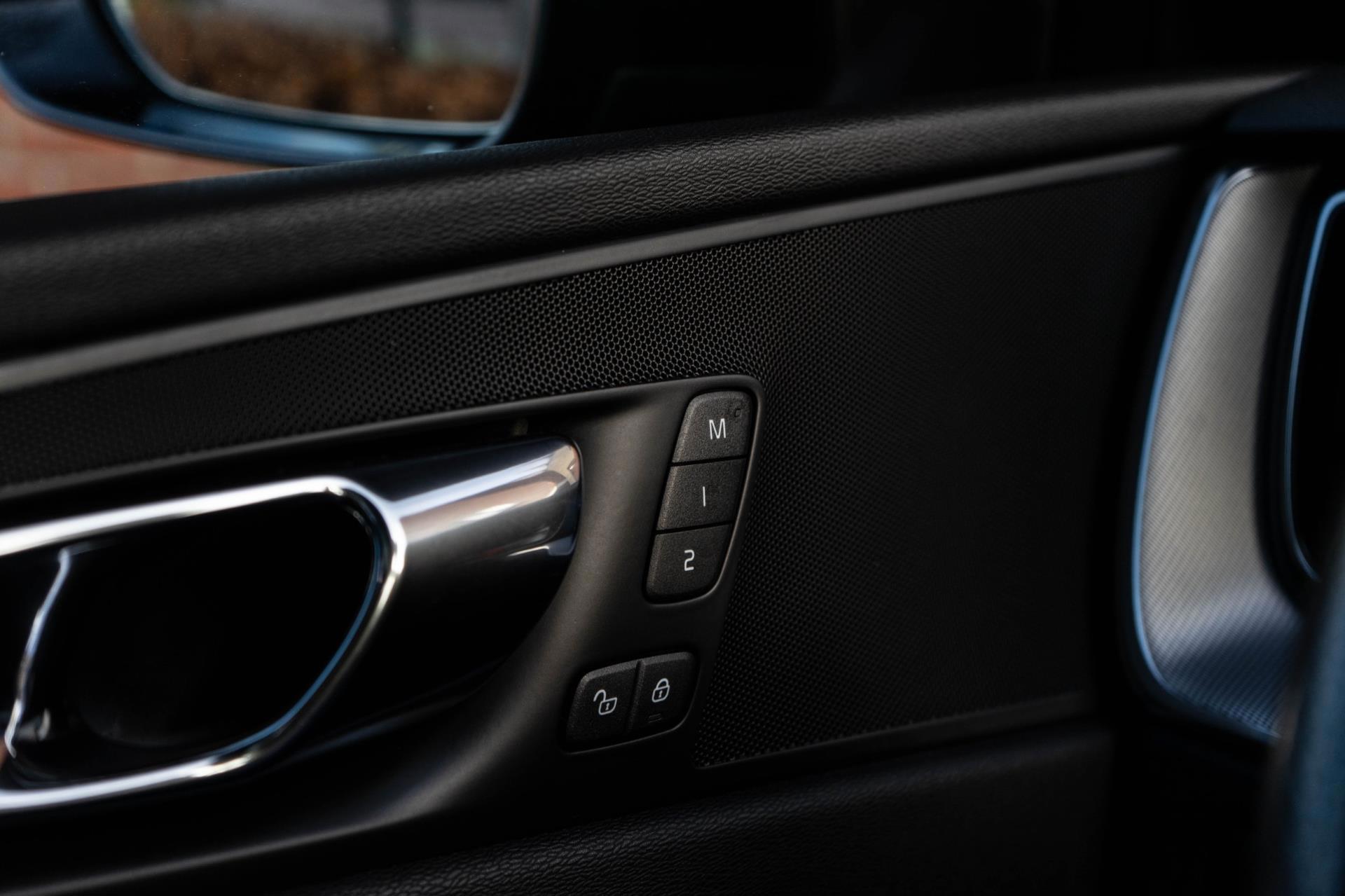 Volvo XC60 390PK T8 Twin Engine AWD R-Design (2018), foto 27