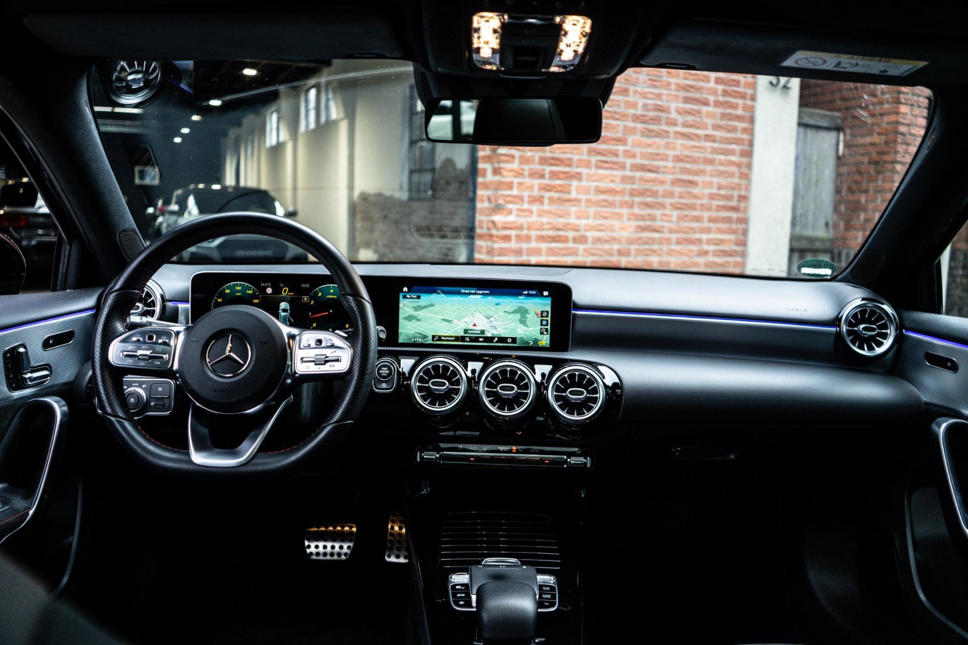 Mercedes-Benz A-klasse 200 AMG Line (2018), foto 12