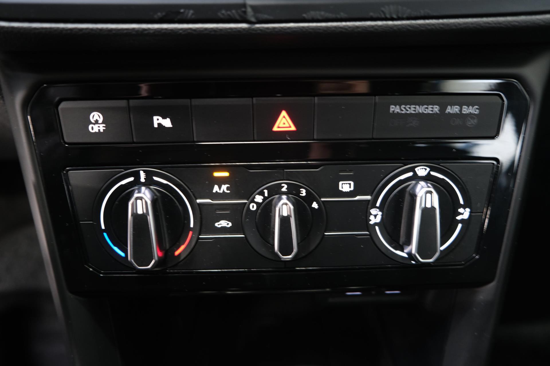 Volkswagen T-Cross 1.0 TSI Life (2021), foto 18