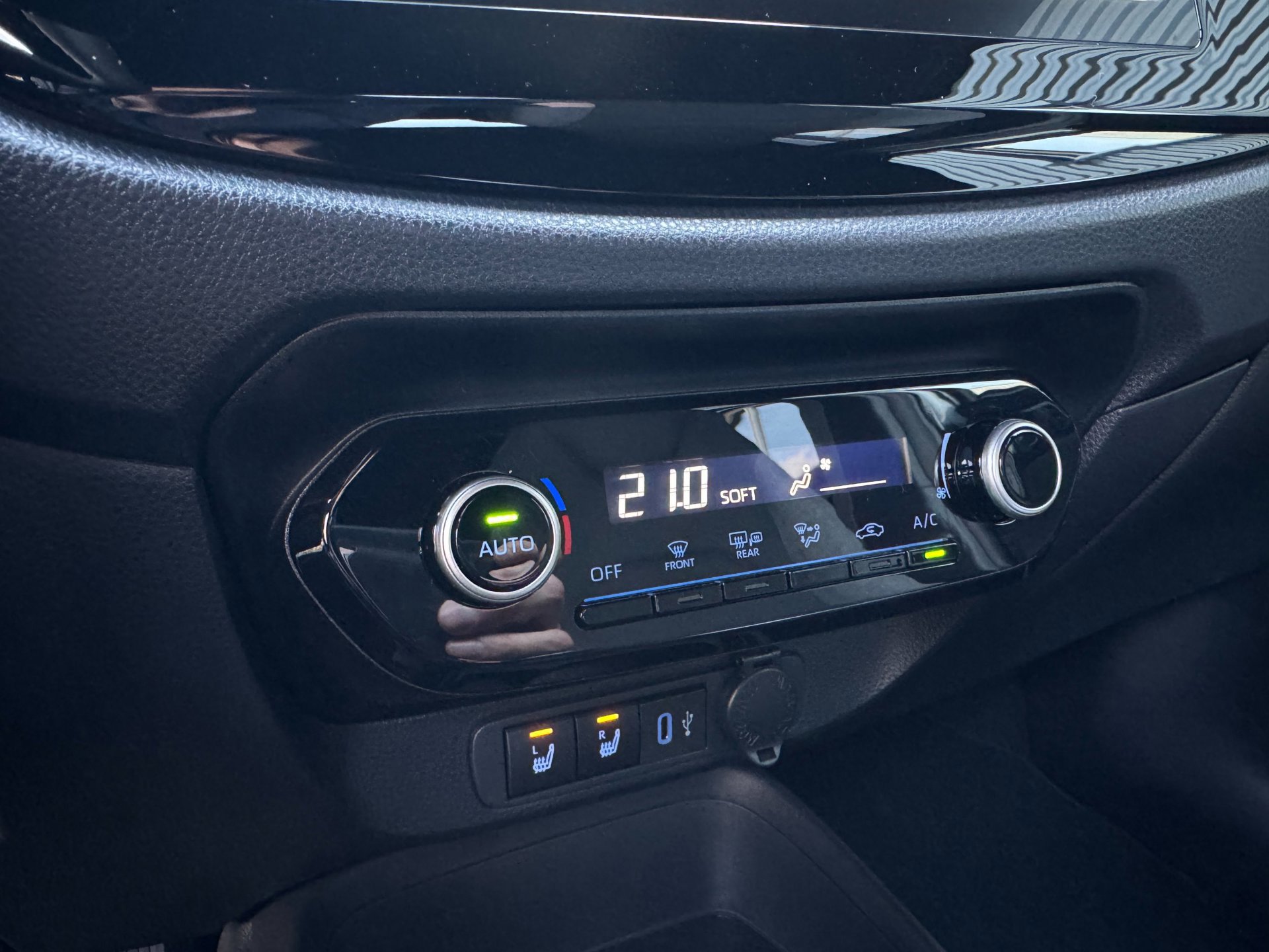 Toyota Aygo X 1.0 VVT-i MT Pulse Active CAMERA (2024), foto 31